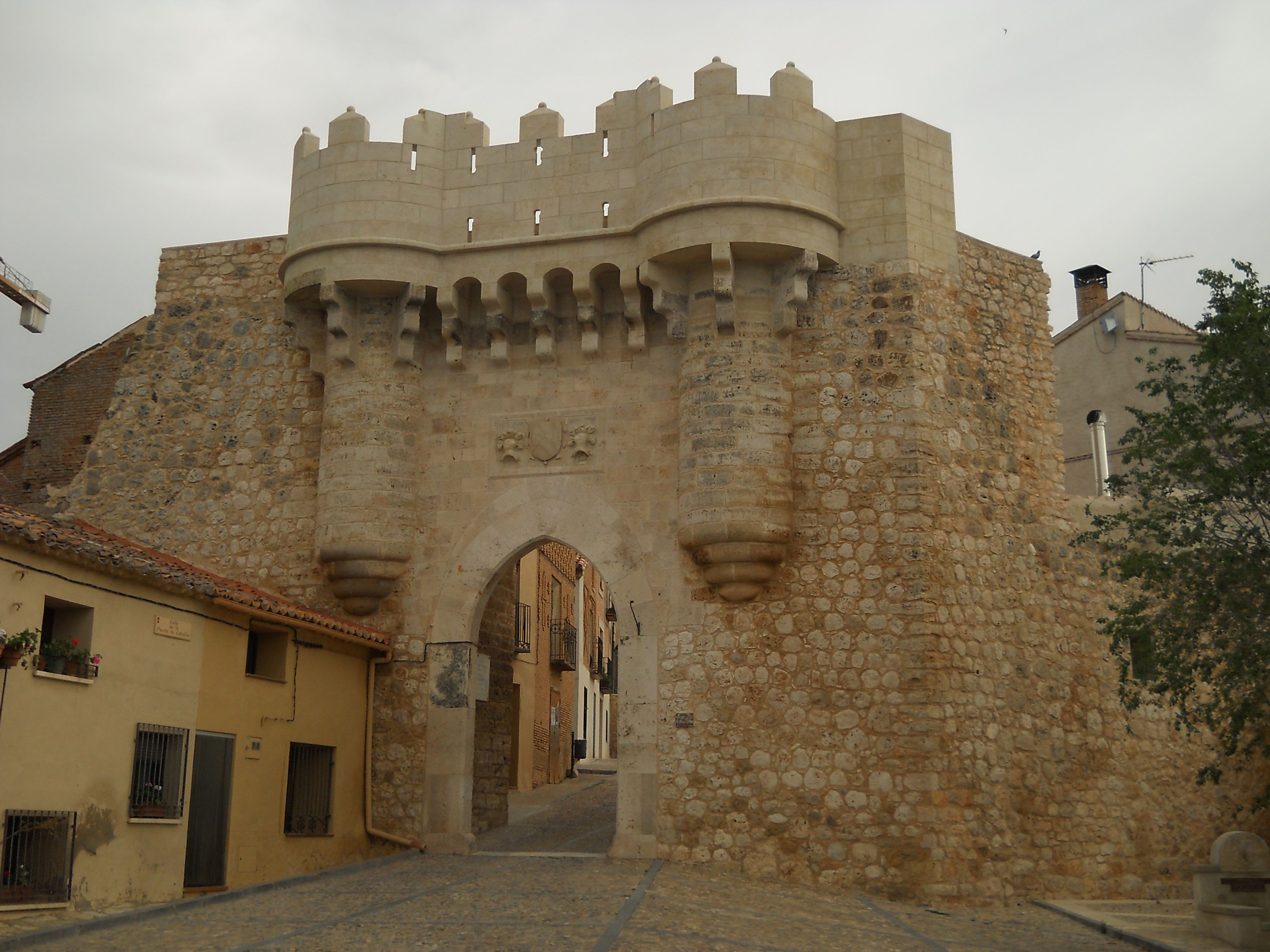 Puerta de Santa María, en Hita