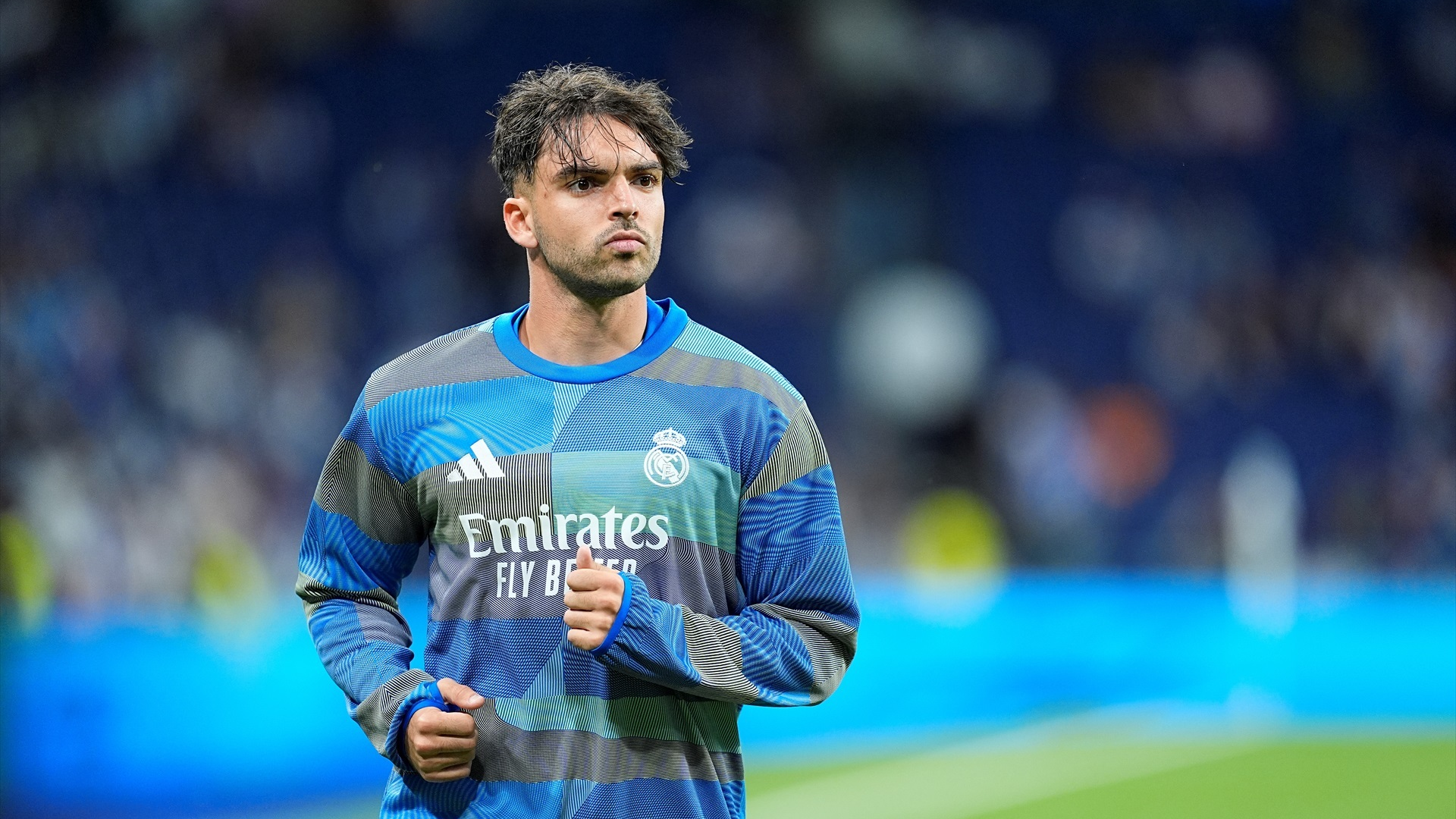 Raúl Asencio, en un calentamiento con el Real Madrid Raúl Asencio, en un calentamiento con el Real Madrid