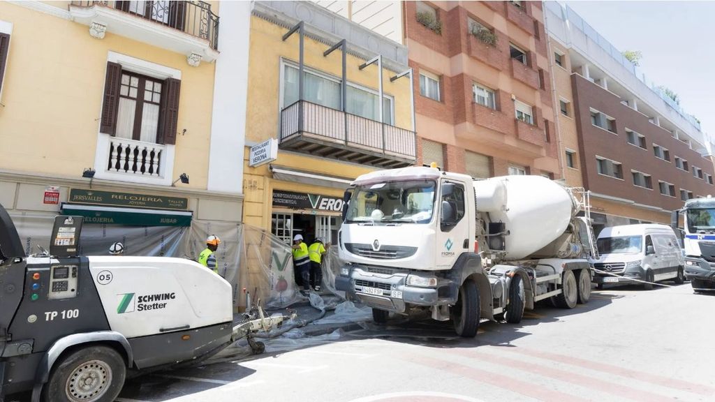 Un socavón por las obras del metro obliga a desalojar 93 viviendas en Barcelona: "Afortunadamente no había nadie"