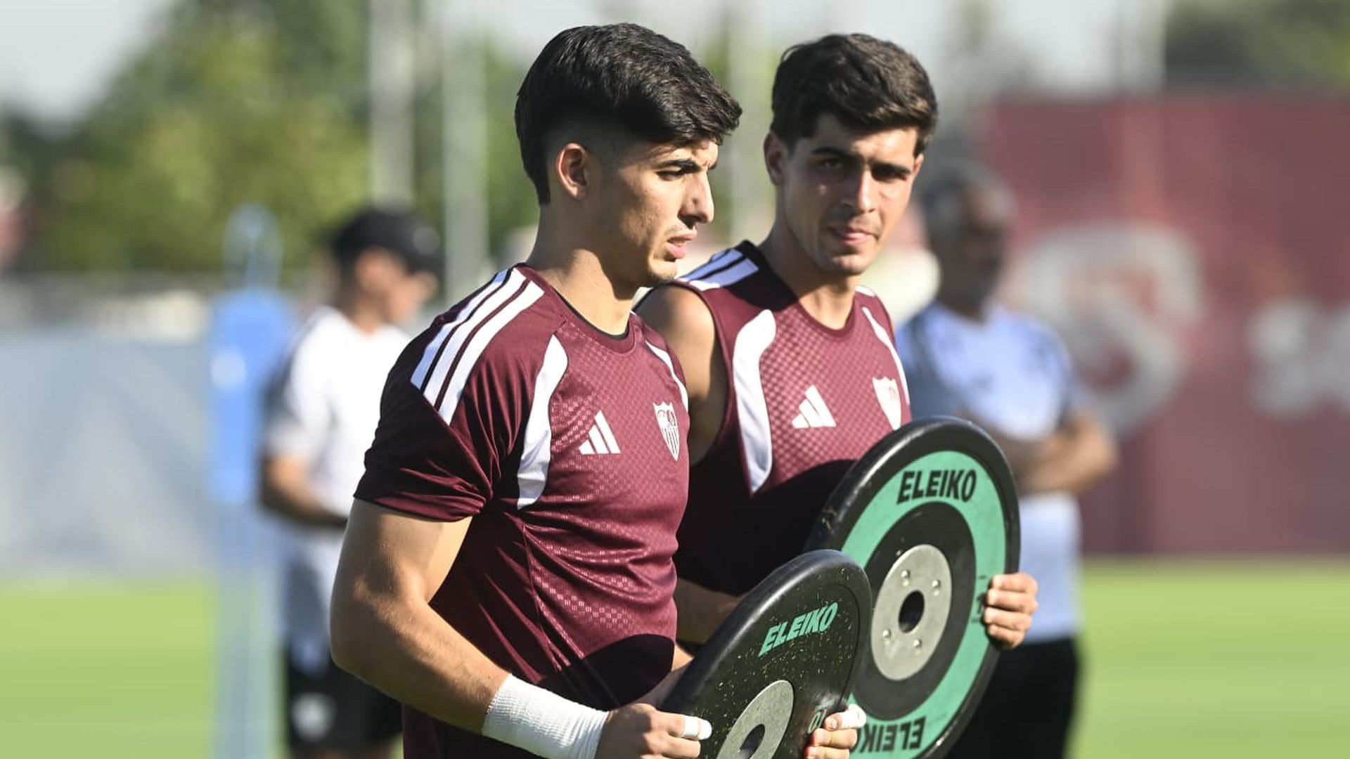 Alberto Flores, en la primera sesión del Sevilla Alberto Flores, en la primera sesión del Sevilla