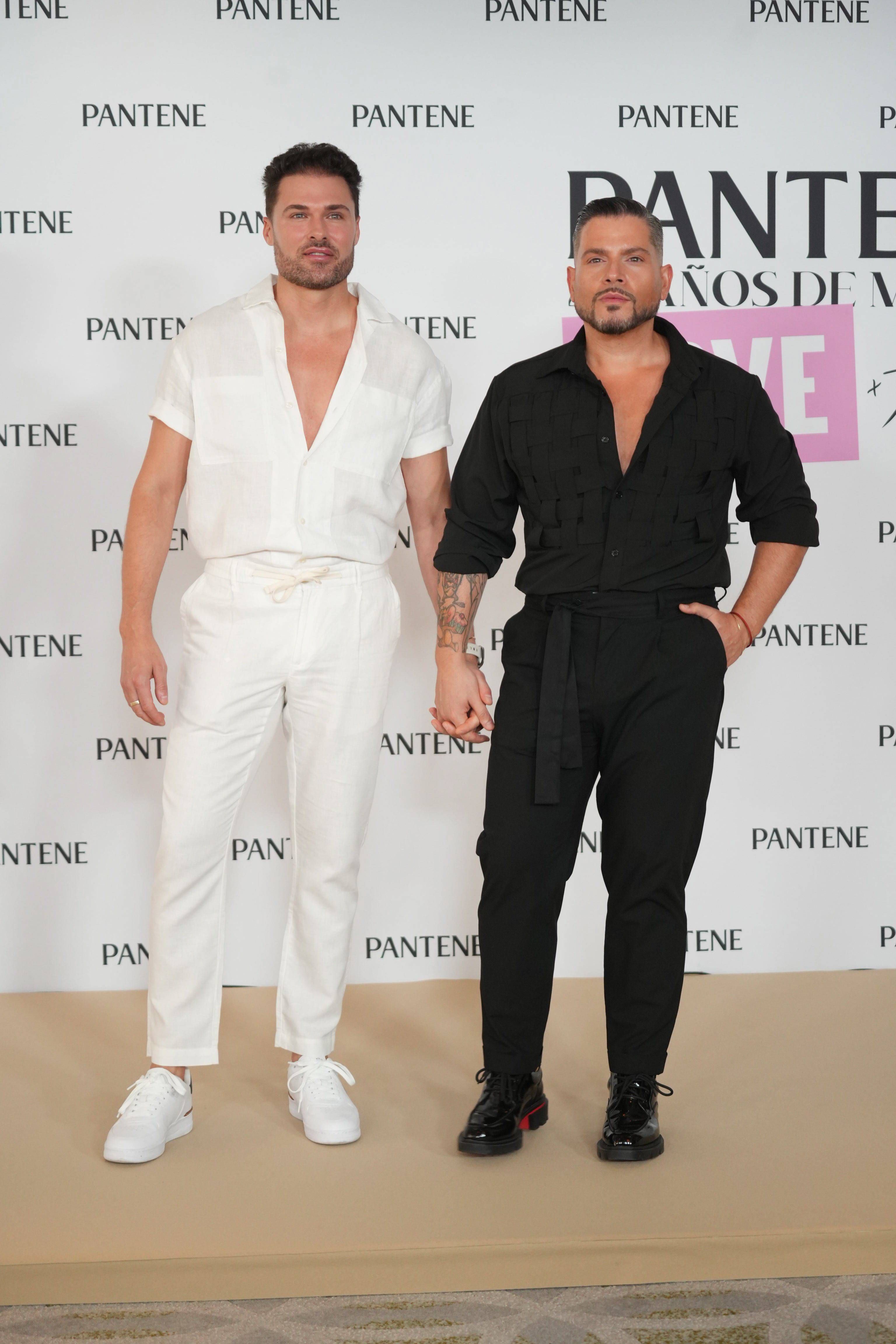Alfonso Adamuz y Alberto Dugarte, en el photocall de la fiesta de Pantene