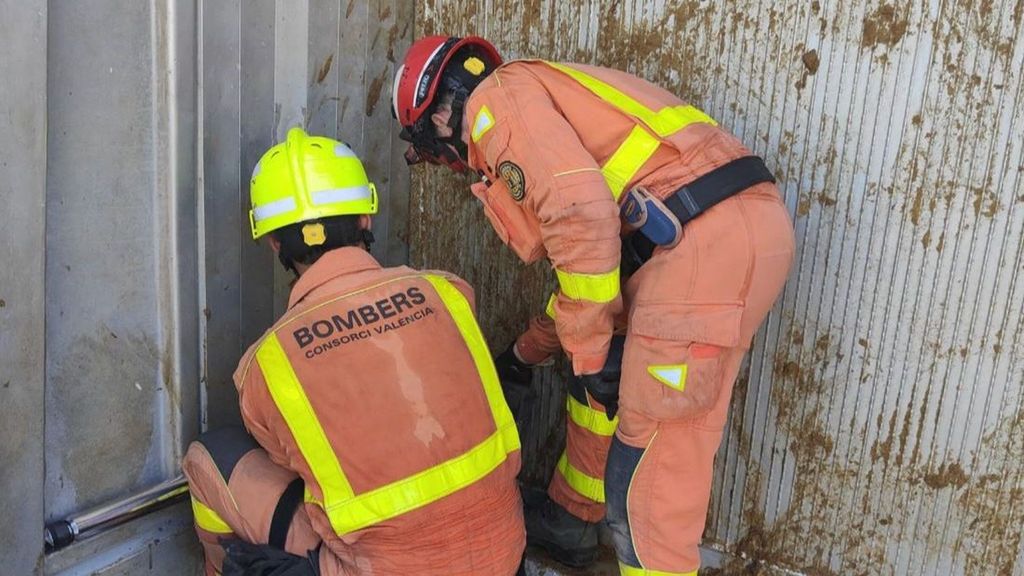 Un hombre de 31 años muere y una mujer resulta herida grave en el incendio de un piso en l'Alcúdia, Valencia