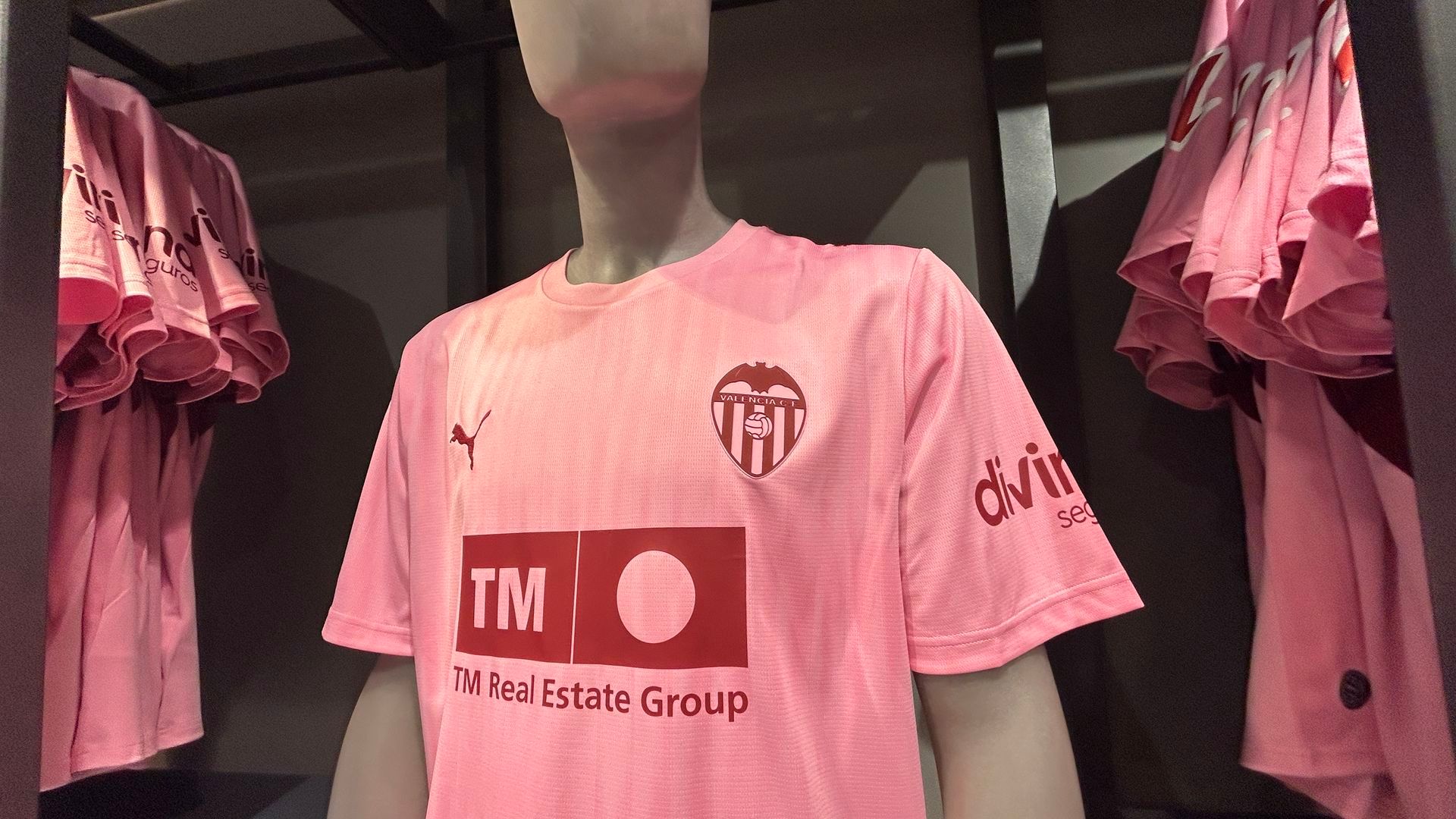Camiseta rosa del Valencia CF