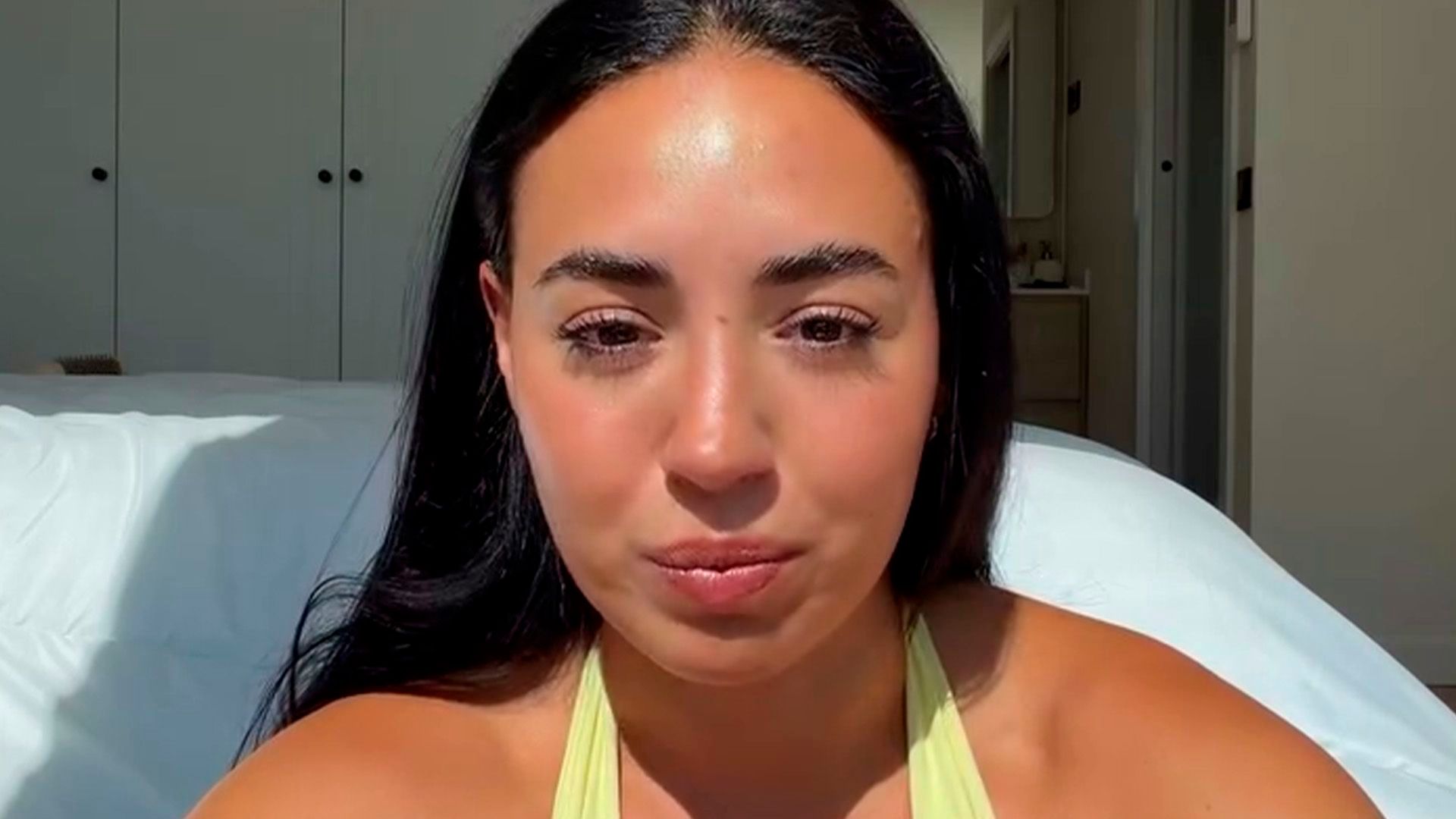 Carla Flila, entre lágrimas, expone los ataques homófobos que ha recibido tras salir en el Orgullo
