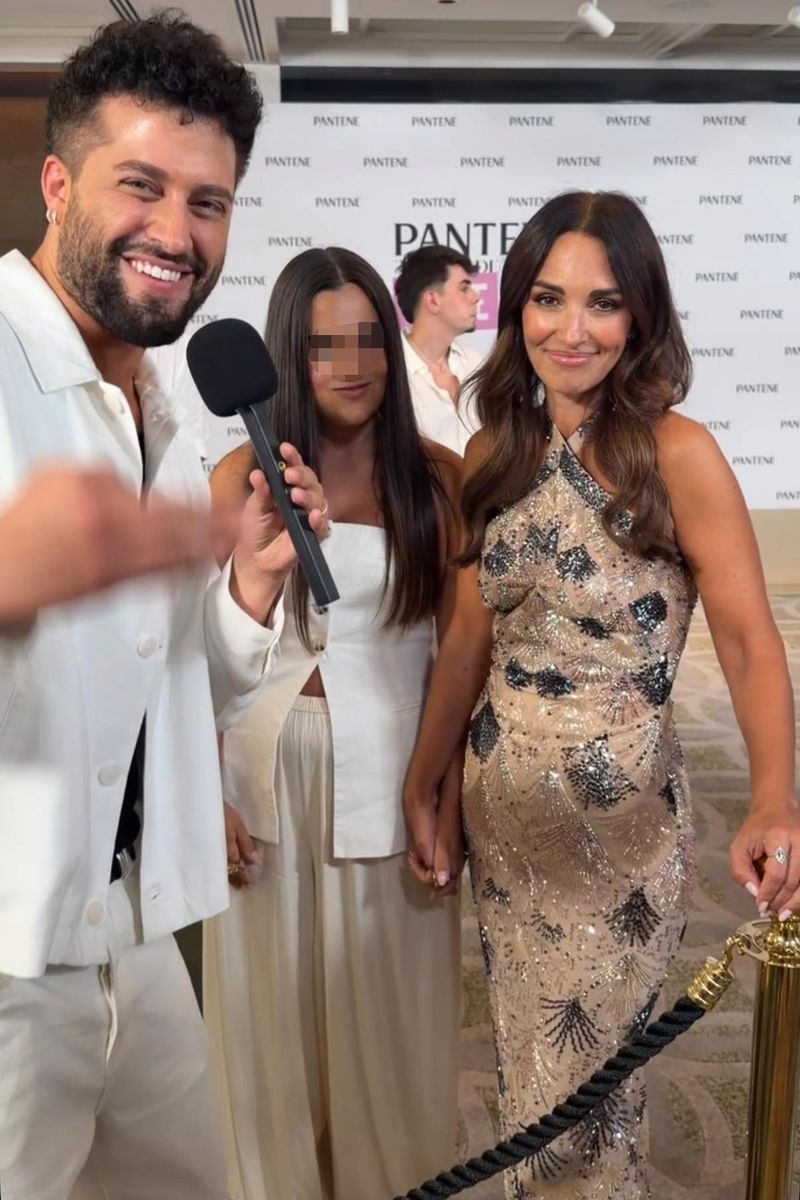 Daniella Bustamante, en su primera entrevista, al periodista Javier de Hoyos, acompañada por su madre, Paula Echevarría
