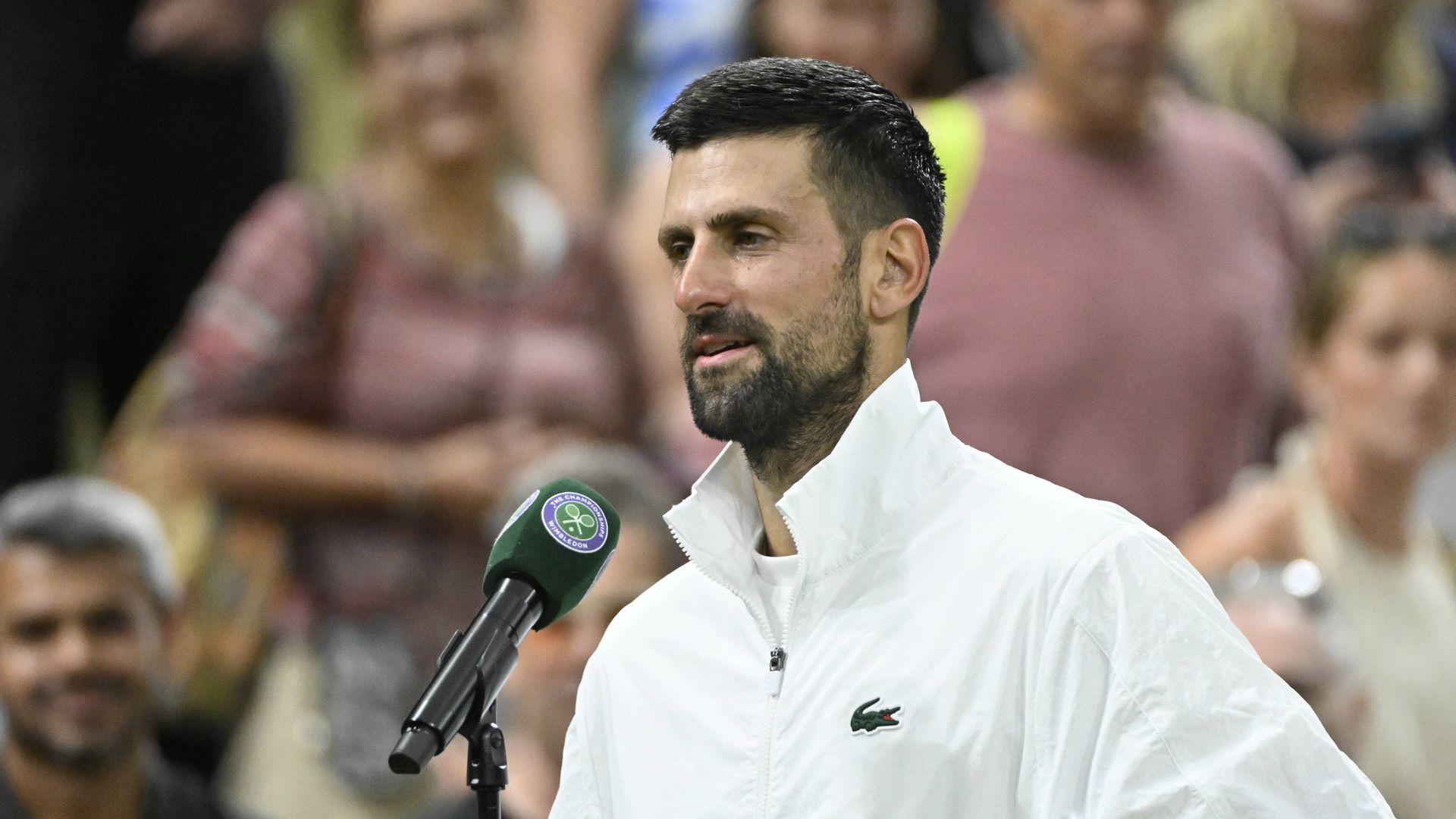Djokovic habla en la pista central de Wimbledon