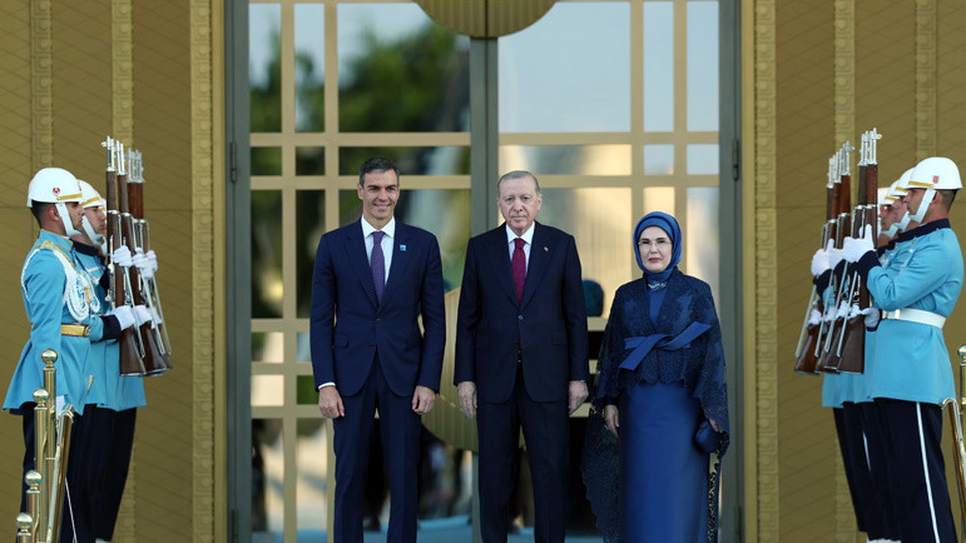 El presidente del Gobierno, Pedro Sánchez, asiste a la cena oficial de gala ofrecida a los líderes internacionales participantes en la Cumbre de la OTAN, a 7 de julio de 2026, en Ankara (Turquía). El presidente del Gobierno, Pedro Sánchez, asiste a la cena oficial de gala ofrecida a los líderes internacionales participantes en la Cumbre de la OTAN, a 7 de julio de 2026, en Ankara (Turquía).
