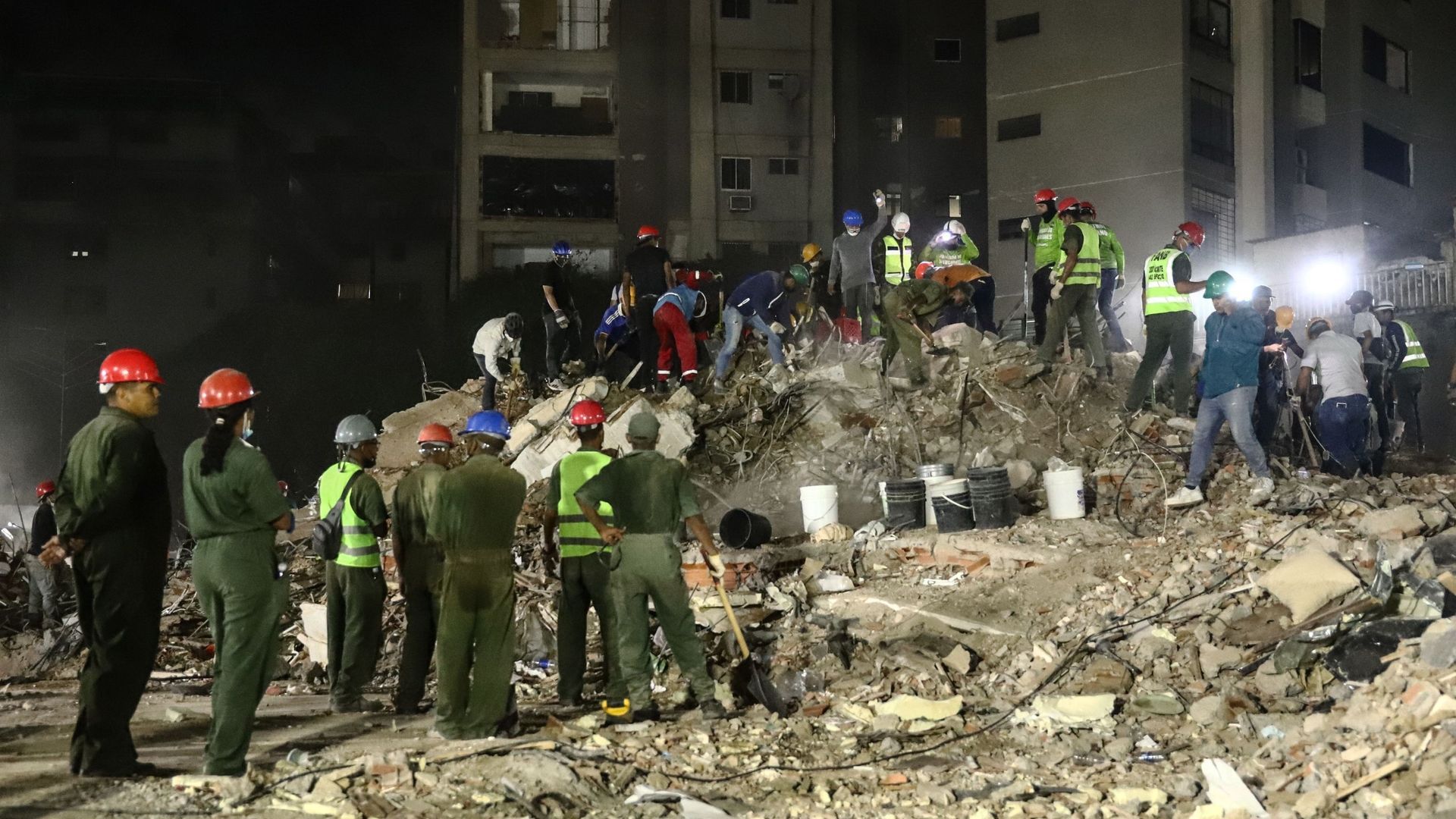 Exteriores eleva hasta 36 los españoles fallecidos tras los terremotos de Venezuela y cifra en 138 los desaparecidos Exteriores eleva hasta 36 los españoles fallecidos tras los terremotos de Venezuela y cifra en 138 los desaparecidos