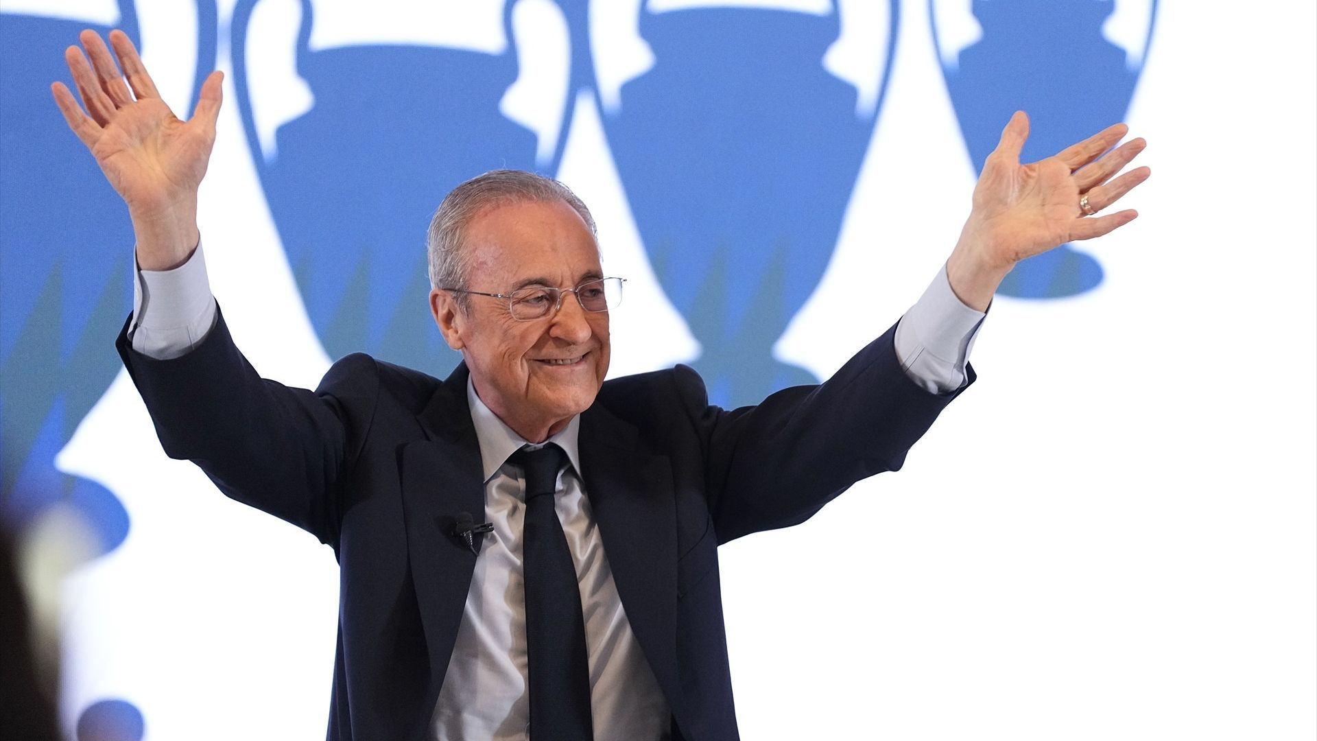 Florentino Pérez, en la campaña a la presidencia del Real Madrid Florentino Pérez, en la campaña a la presidencia del Real Madrid