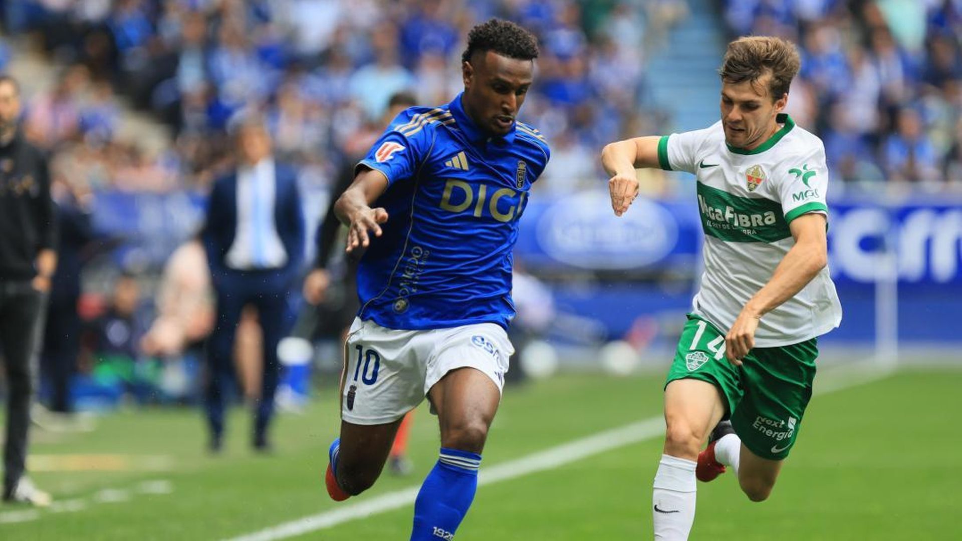 Hassan, en una jugada del Oviedo-Elche