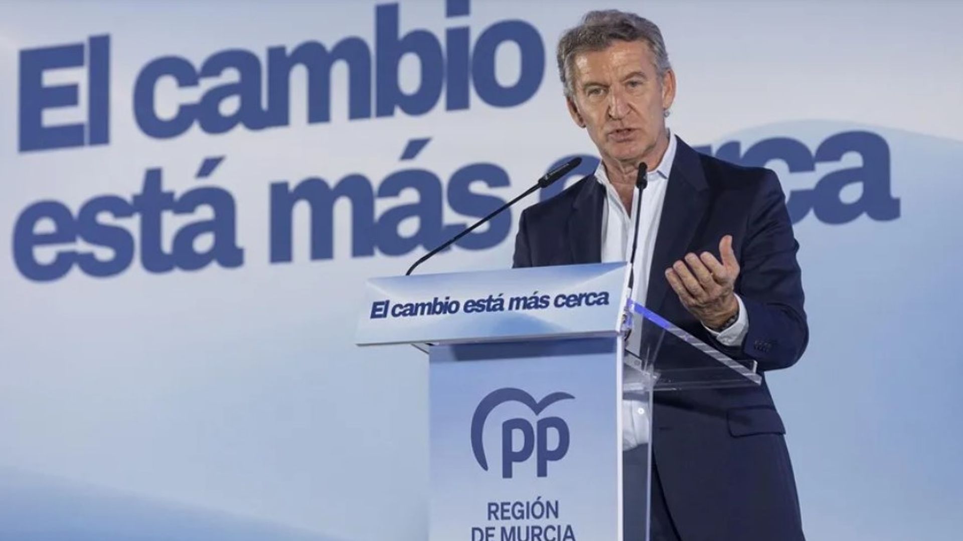 Feijóo llama "cáncer" a las bajas laborales y cuestiona que un trabajador enfermo cobre lo mismo que otro que está trabajando