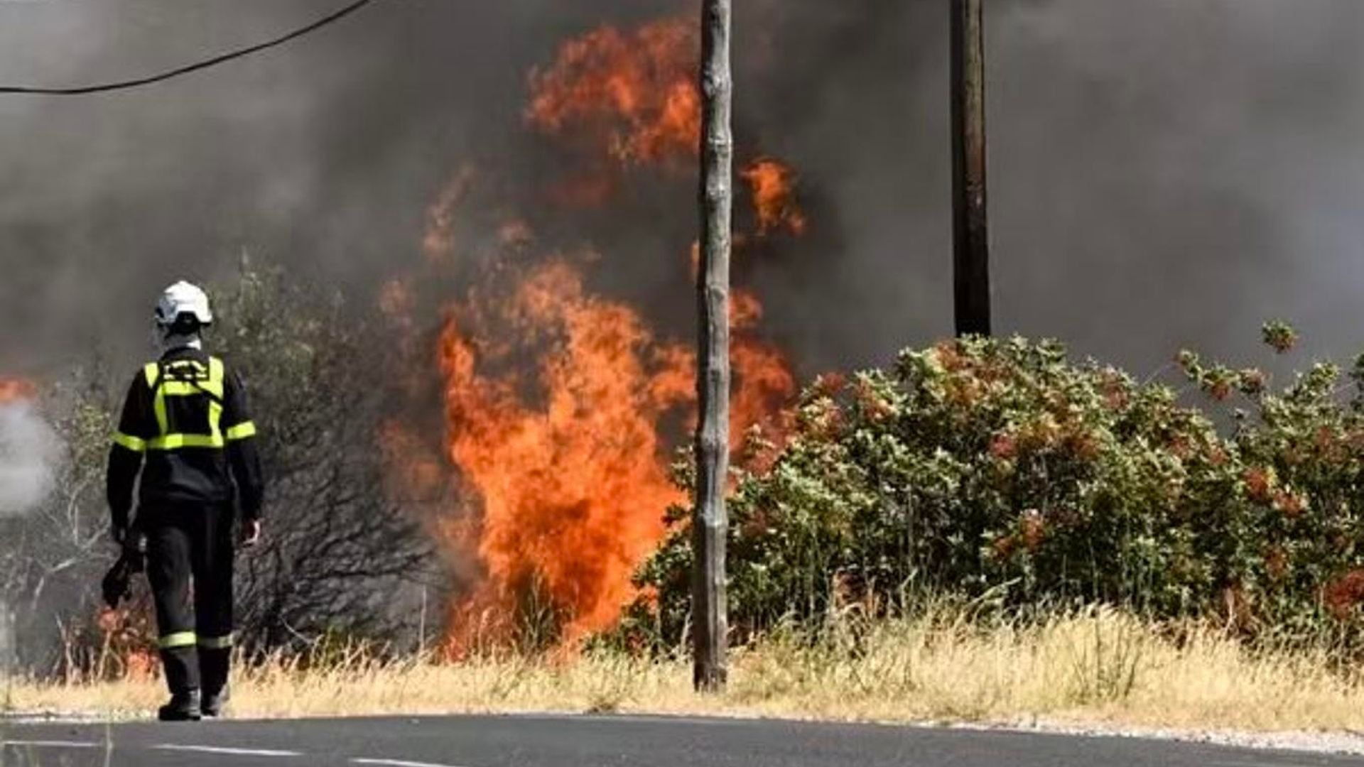 Muere un bombero voluntario de 22 años en un incendio forestal en Saboya, Francia Muere un bombero voluntario de 22 años en un incendio forestal en Saboya, Francia