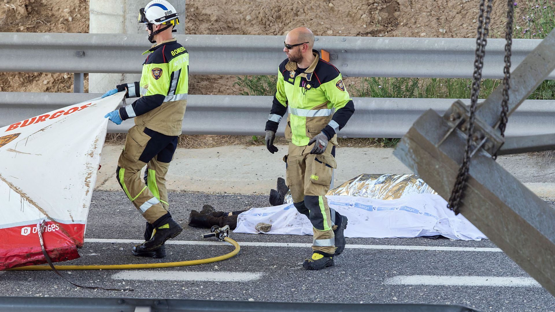 Muere un hombre y dos personas resultan heridas tras salirse de la carretera y dar vueltas de campana en Tórtoles de Esgueva, Burgos Muere un hombre y dos personas resultan heridas tras salirse de la carretera y dar vueltas de campana en Tórtoles de Esgueva, Burgos