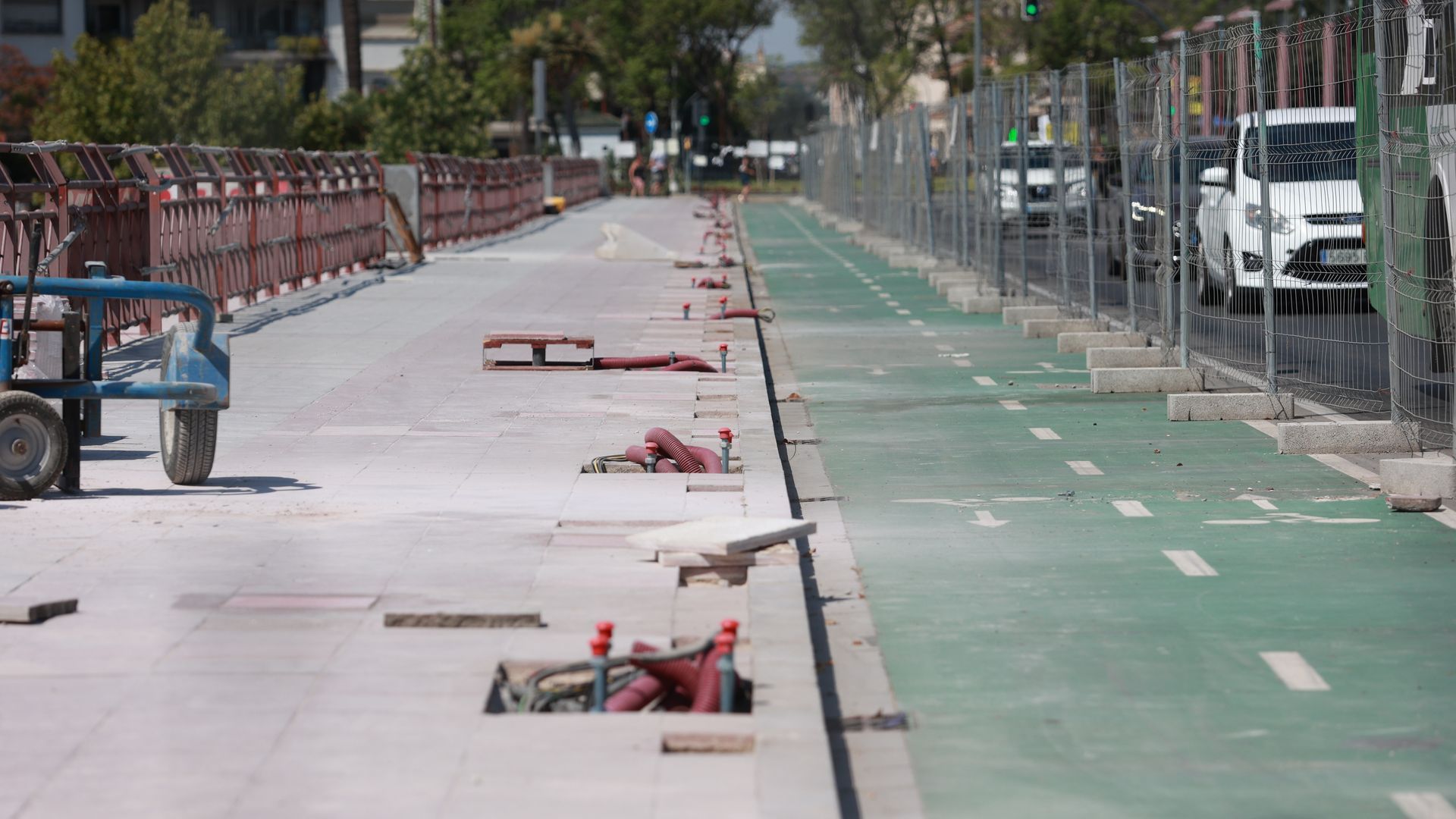 Muere un trabajador de 48 años por golpe de calor tras desvanecerse en plena calle en Sevilla Muere un trabajador de 48 años por golpe de calor tras desvanecerse en plena calle en Sevilla