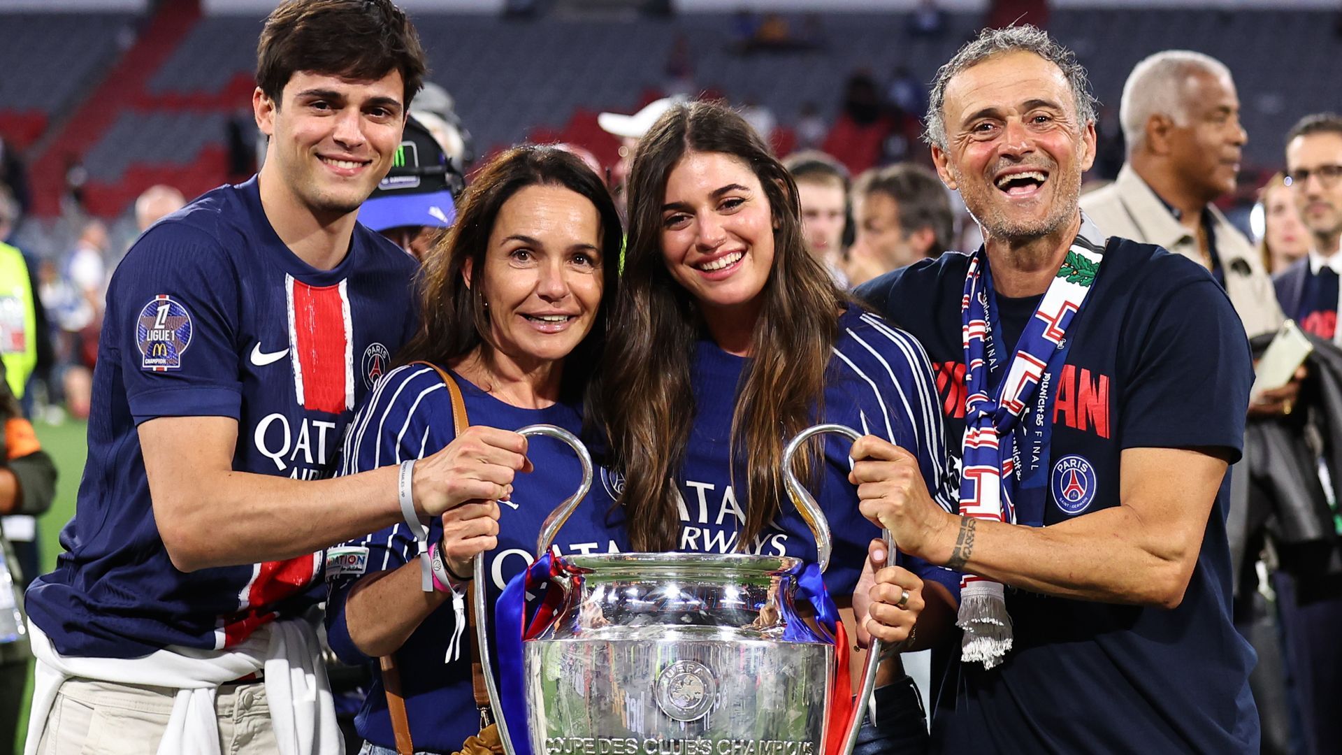 Pacho Martínez, el hijo mayor de Luis Enrique, es muy discreto, campeón de artes marciales y está muy unido a su familia