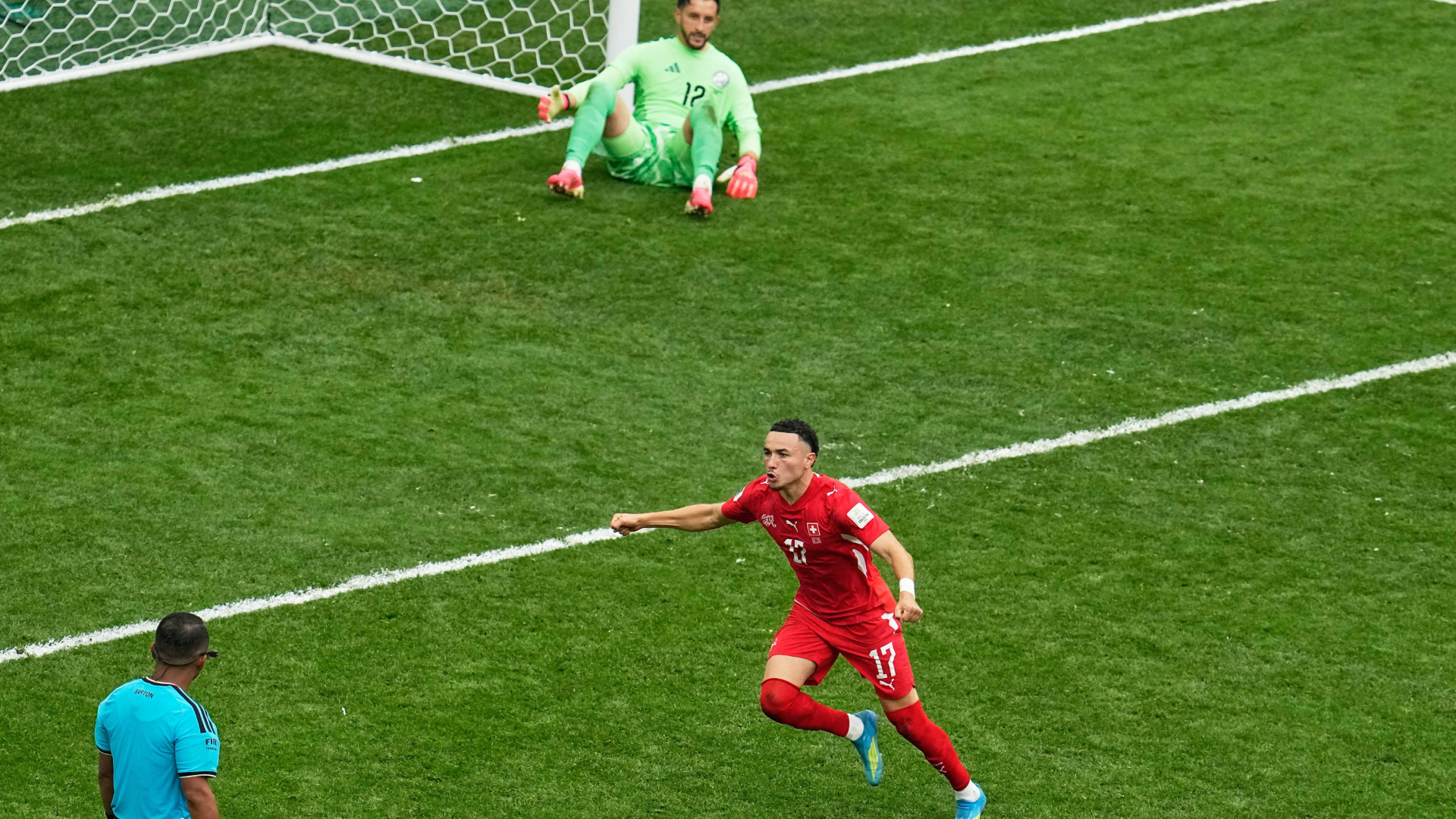 Rubén Vargas celebra el penalti definitivo del Suiza-Colombia Rubén Vargas celebra el penalti definitivo del Suiza-Colombia