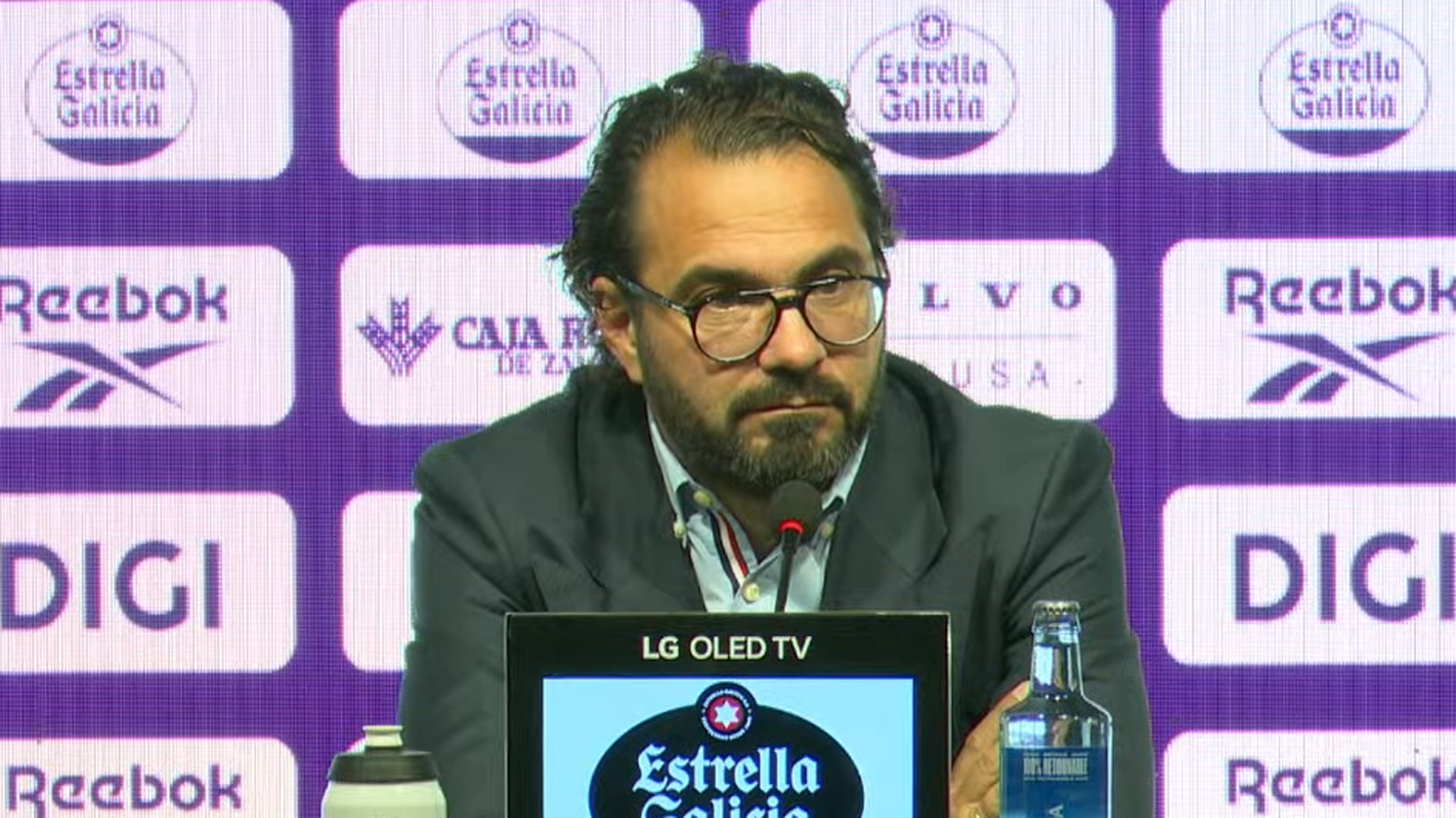Víctor Orta en sala de prensa Víctor Orta en sala de prensa