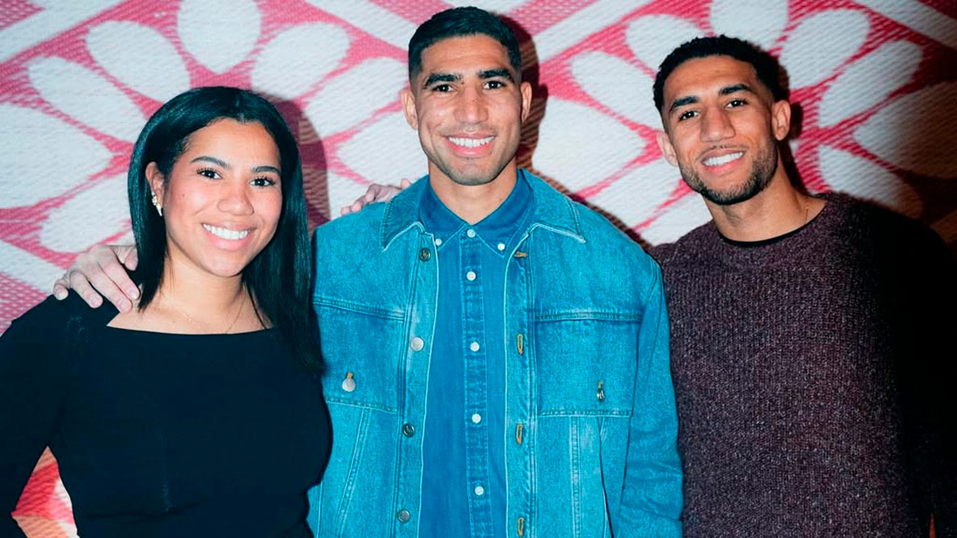 Achraf Hakimi, junto a sus dos hermanos, Nabil y Ouidad Achraf Hakimi, junto a sus dos hermanos, Nabil y Ouidad