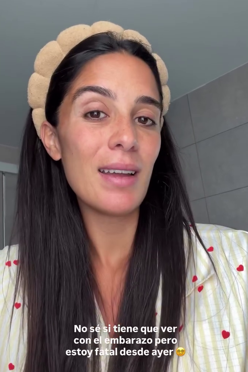 Claudia Martínez contando lo que le está pasando