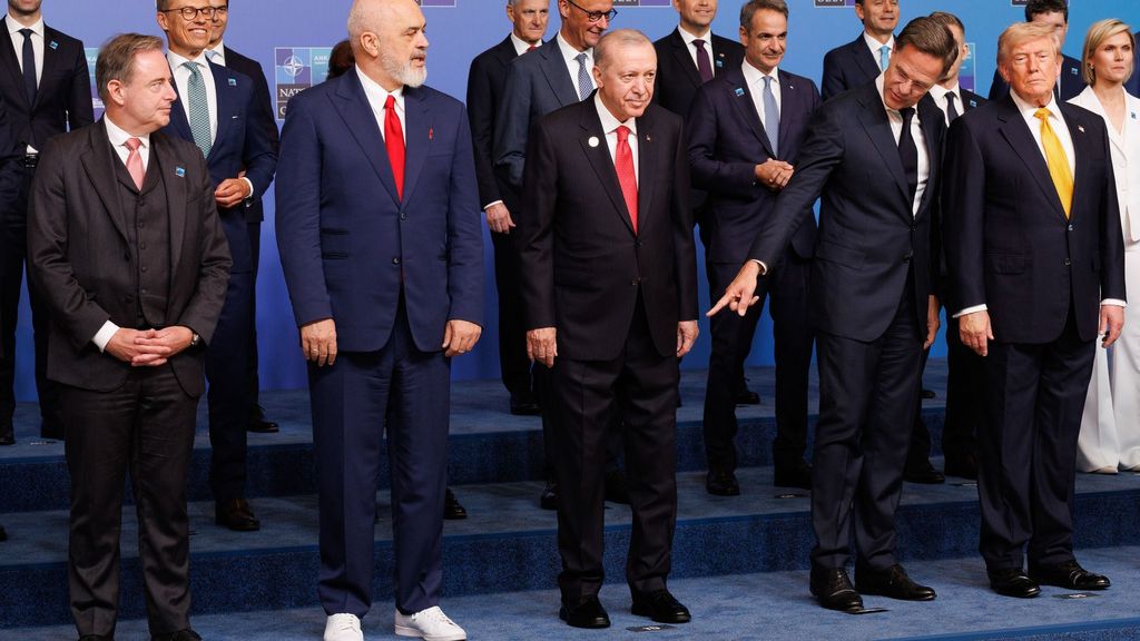 Trump solo salva a Turquía y la OTAN en una foto de familia donde ni las zapatillas albanesas le sacaron una sonrisa