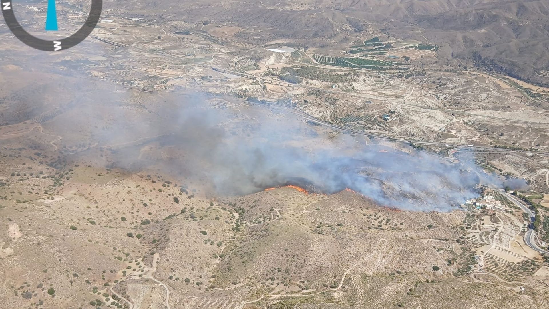 Elevan a situación operativa dos el incendio de Los Gallardos y refuerzan el dispositivo Elevan a situación operativa dos el incendio de Los Gallardos y refuerzan el dispositivo