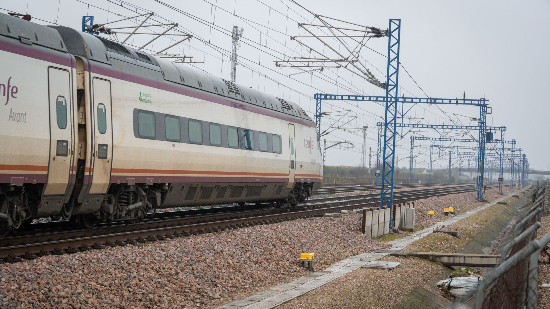EuropaPress_7245843_imagenes_tren_pasando_rotura_contraaguja_linea_tren_alta_velocidad_15 EuropaPress_7245843_imagenes_tren_pasando_rotura_contraaguja_linea_tren_alta_velocidad_15