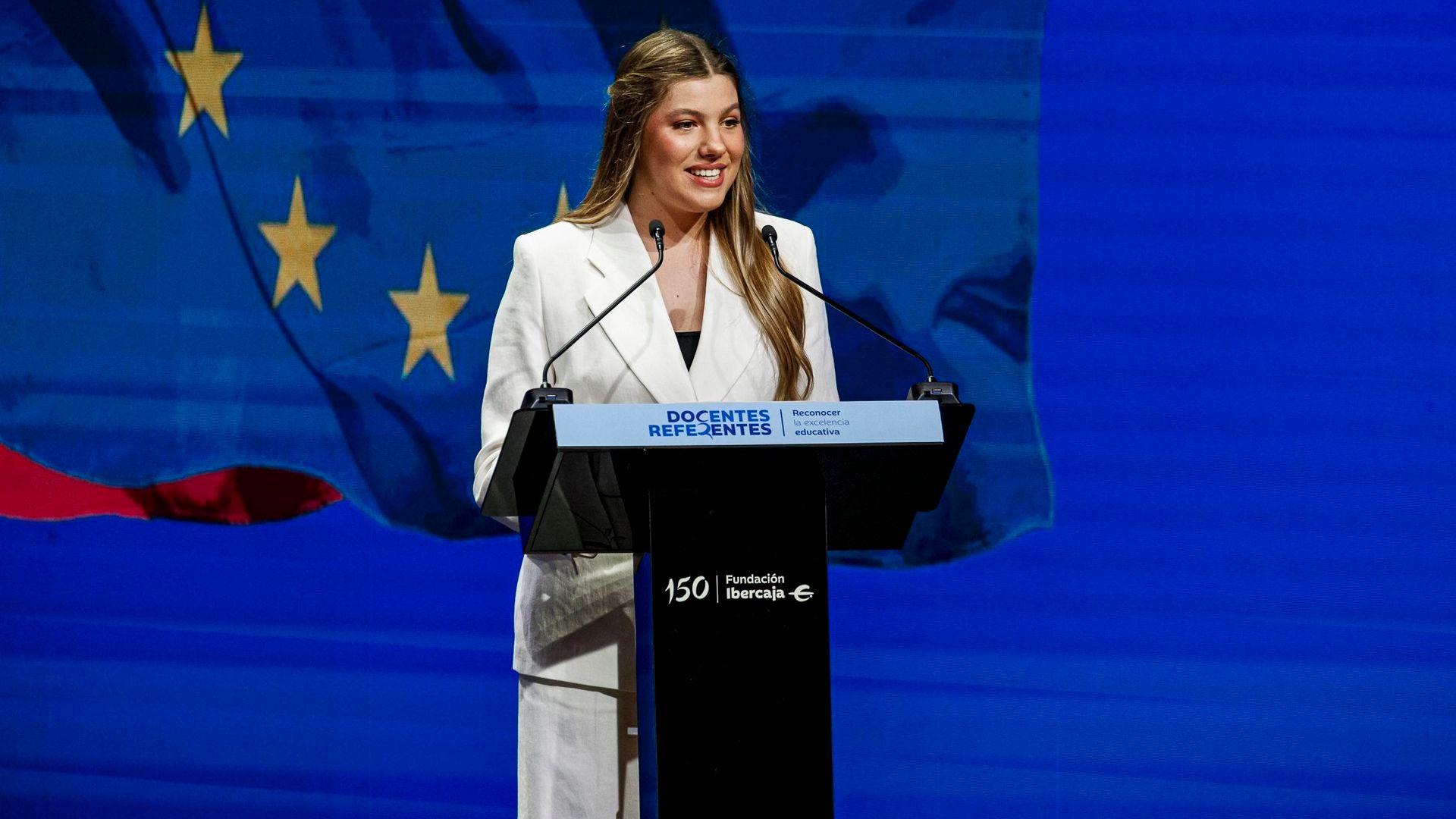 La infanta Sofía, dando su primer discurso oficial en Zaragoza