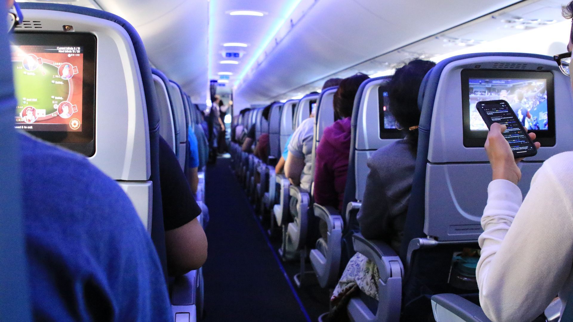 Las aerolíneas ya no podrán cobrar a los padres la selección de los asientos de sus hijos menores de 14 años para que viajen juntos Las aerolíneas ya no podrán cobrar a los padres la selección de los asientos de sus hijos menores de 14 años para que viajen juntos