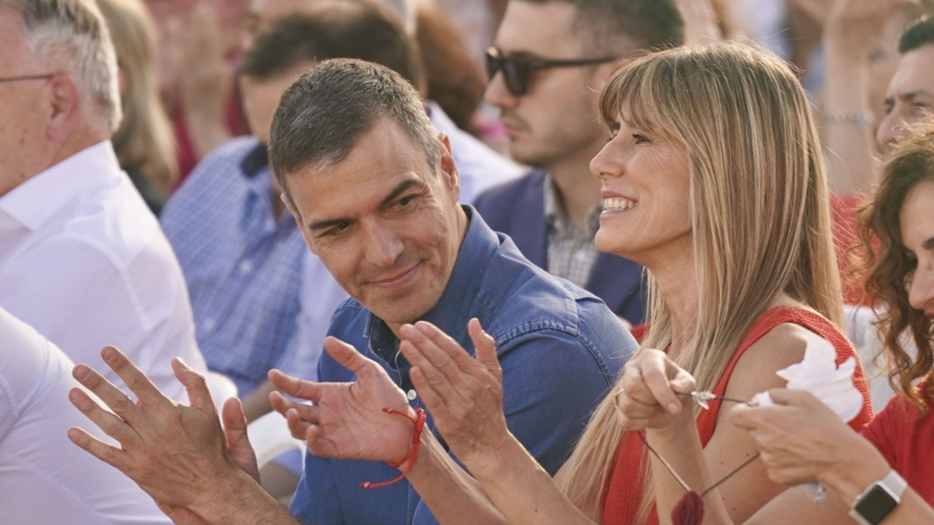 Pedro Sánchez y Begoña Gómez, en un acto de campaña
