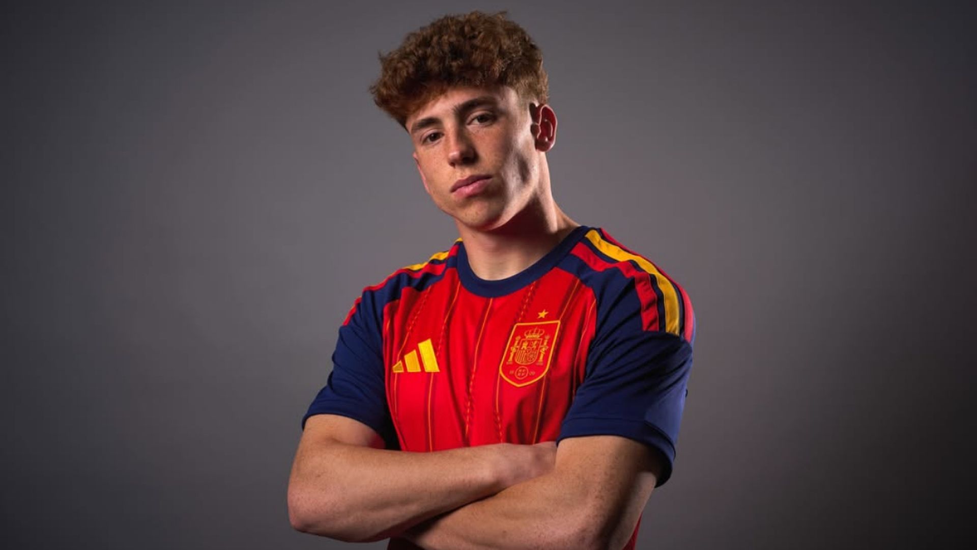 Víctor Muñoz con la camiseta de la Selección Española Víctor Muñoz con la camiseta de la Selección Española