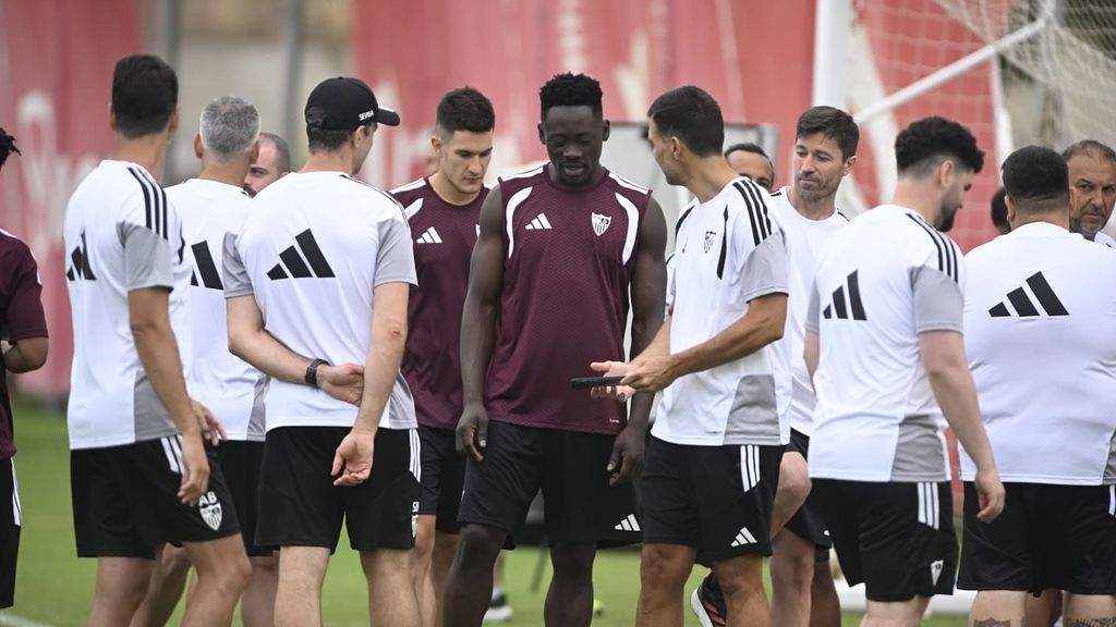 Akor Adams regresa a los entrenamientos