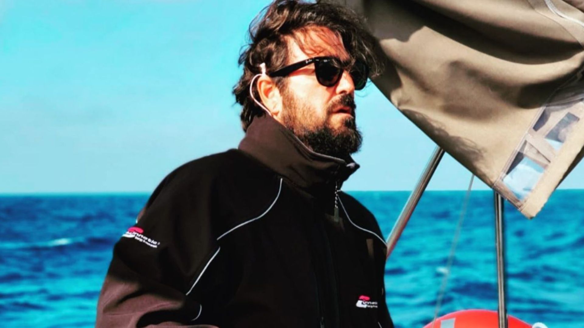 Antonio Orozco en su velero