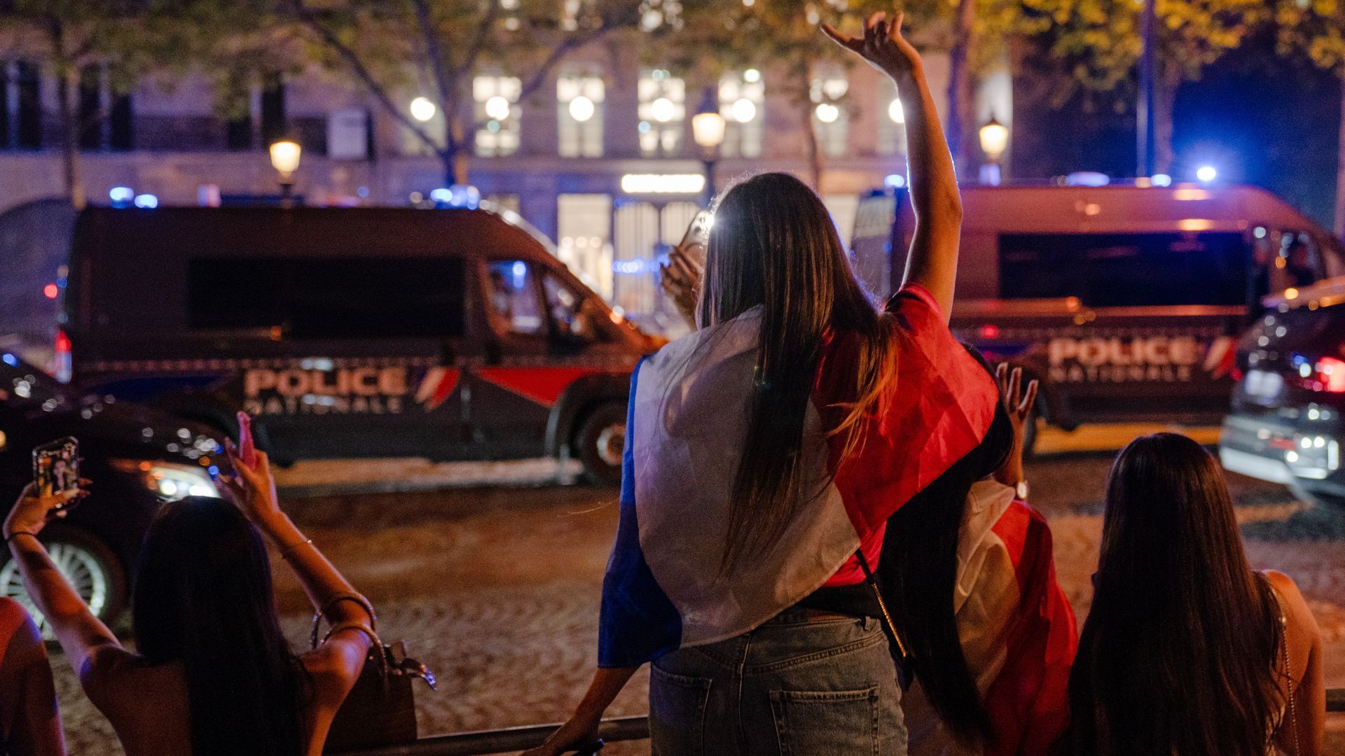 Celebraciones en París tras la victoria de Francia contra Marruecos