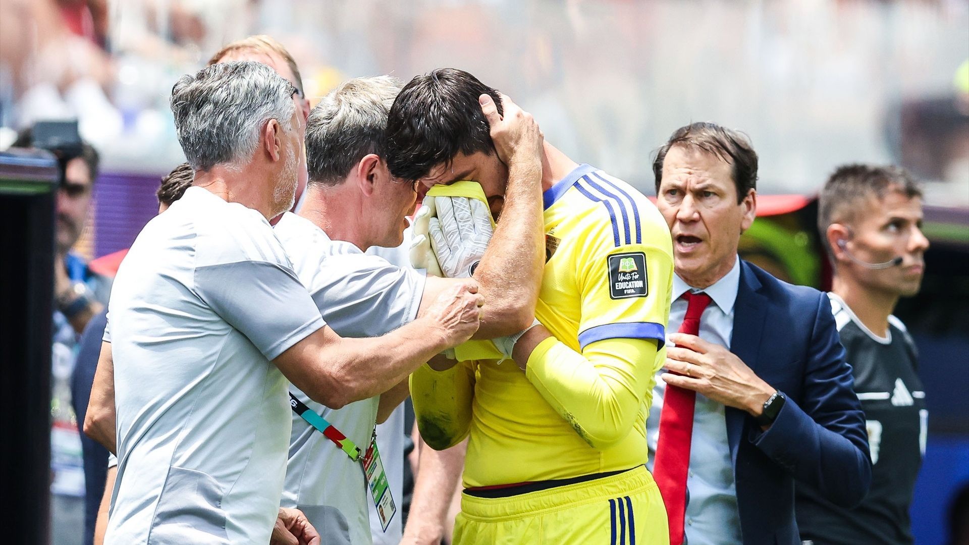 Courtois se marcha lesionado y llorando Courtois se marcha lesionado y llorando