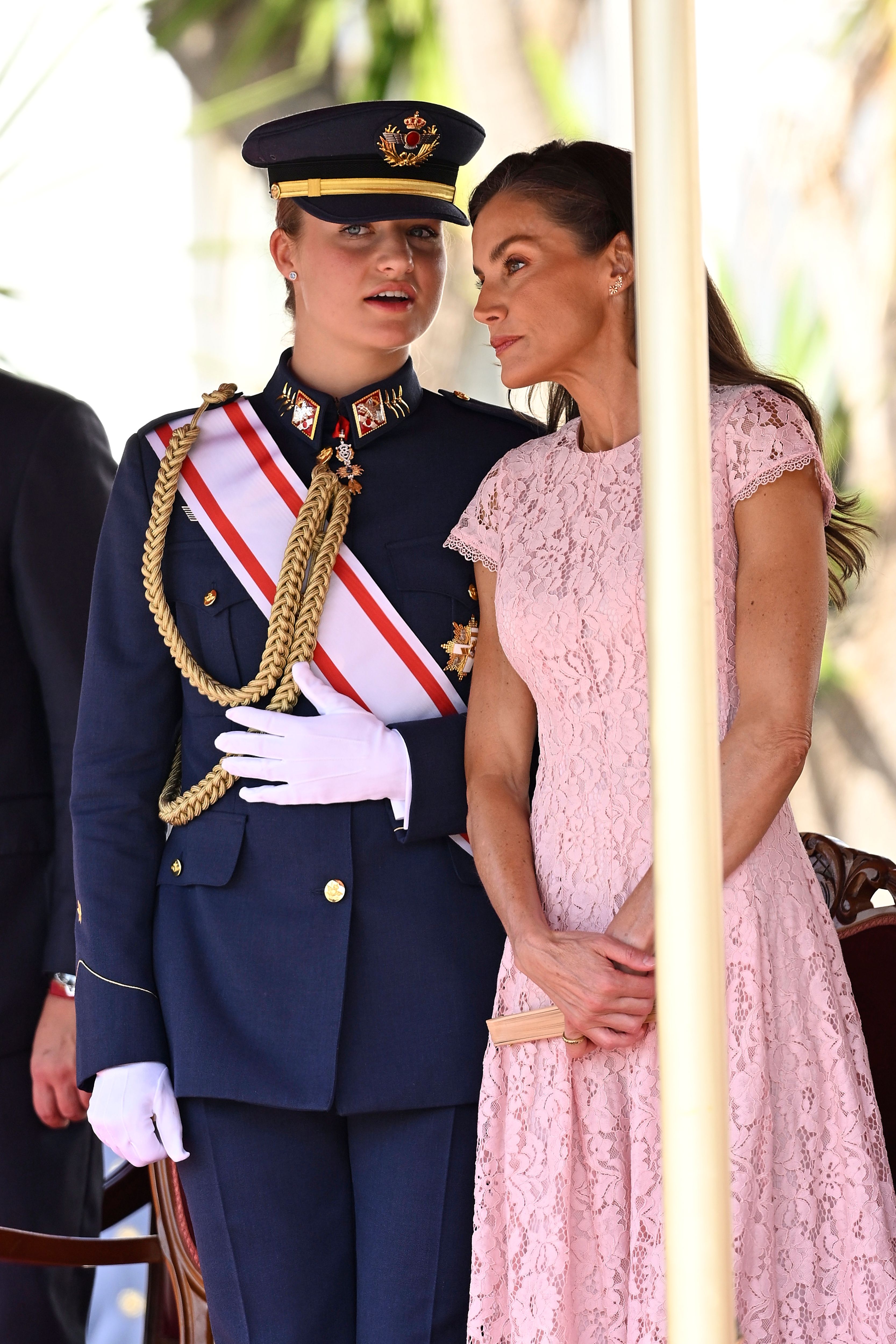 Leonor hablando con la reina Letizia