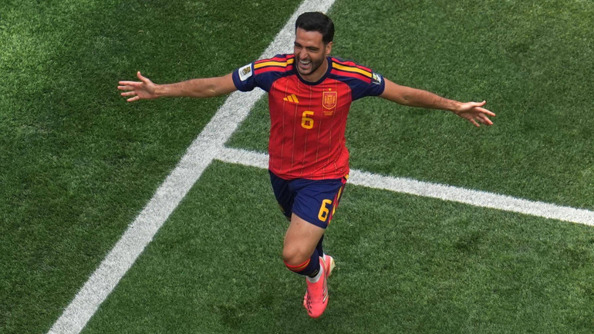 Mikel Merino, celebrando el 2-1 ante Bélgica