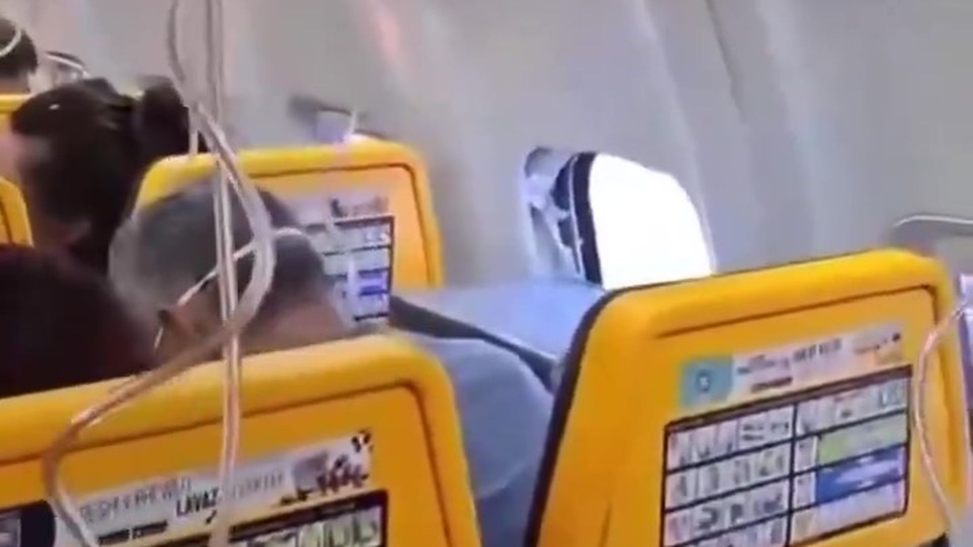 Ventana rota en un avión de Ryanair Ventana rota en un avión de Ryanair