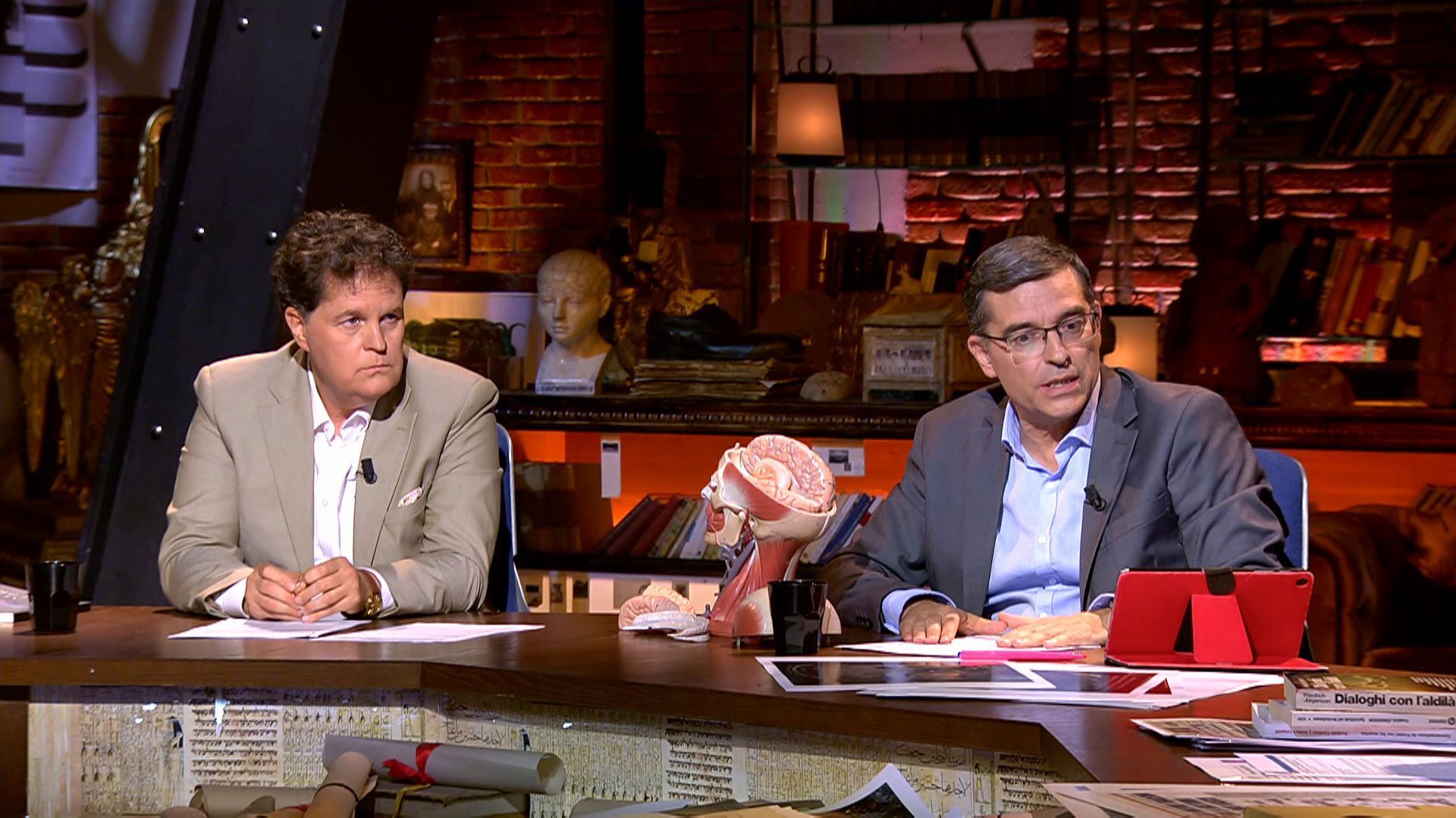 Los doctores Alonso y Benito León analizan las claves de los sueños lúcidos Cuarto Milenio Temporada 21 Top Vídeos 939