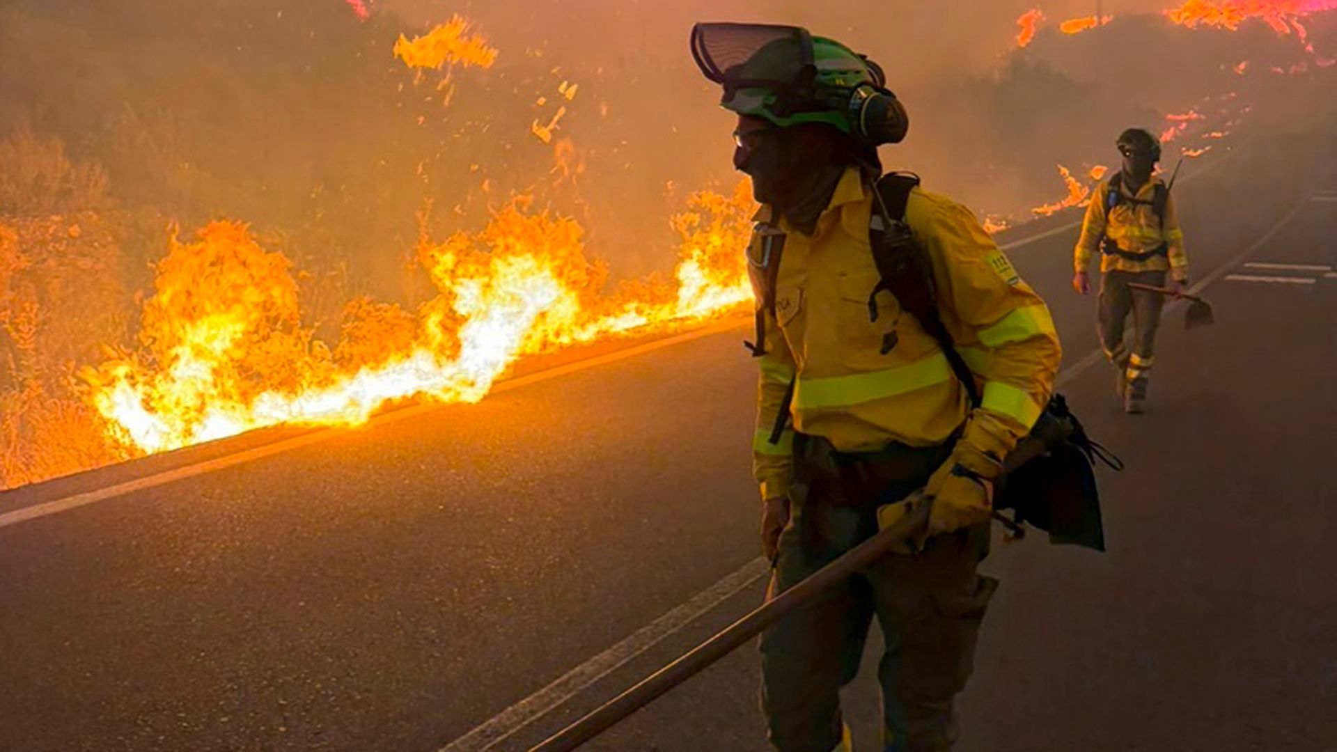 Dos detenidos por negarse a abandonar la zona evacuada por el incendio de Los Gallardos, Almería