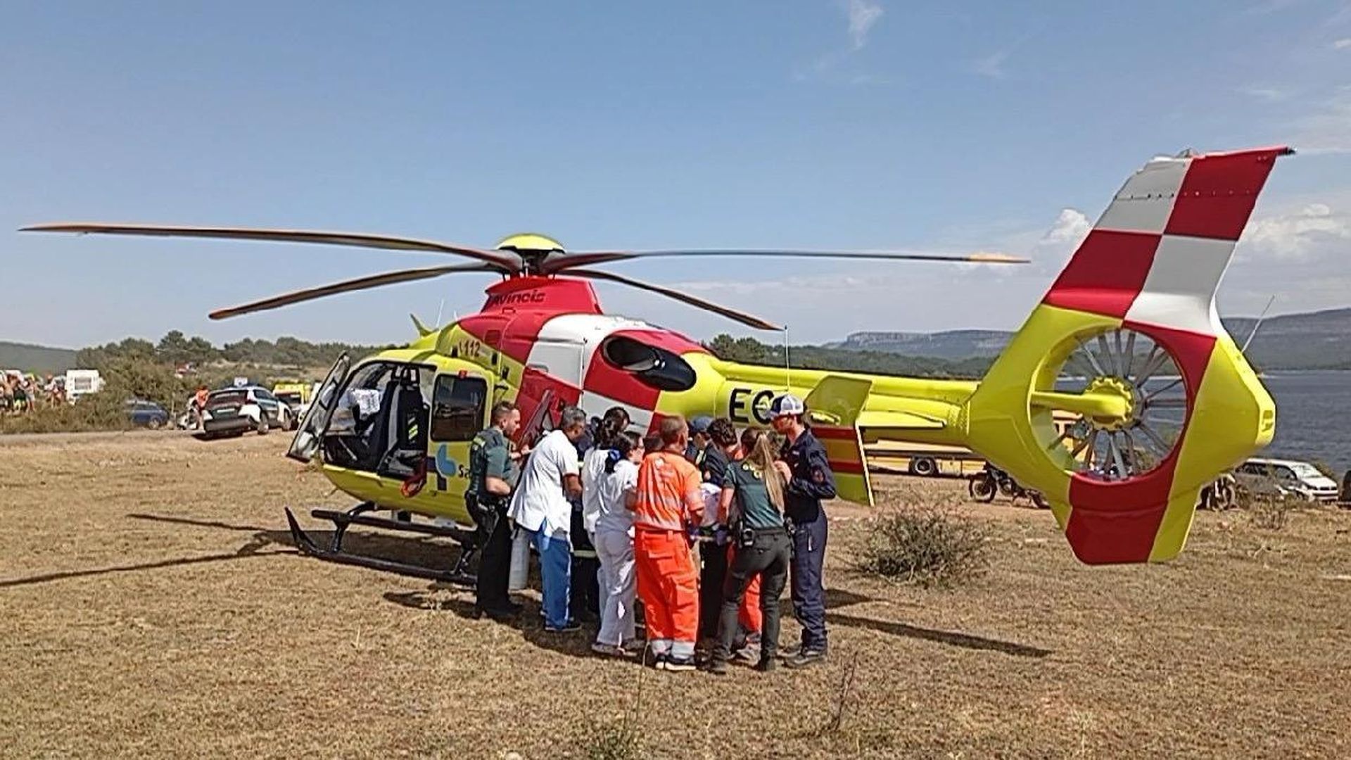 Evacuación de la joven en helicóptero tras sufrir el accidente Evacuación de la joven en helicóptero tras sufrir el accidente