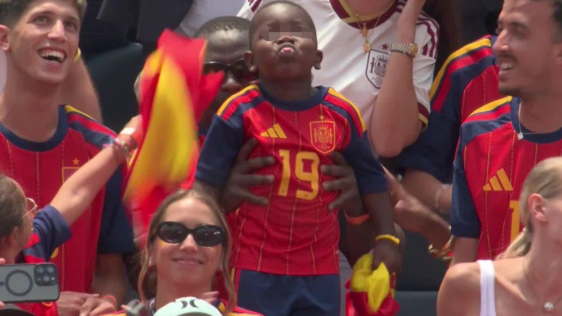 Keyne ha sacado varias veces la lengua a su hermano durante el partido de España contra Bélgica