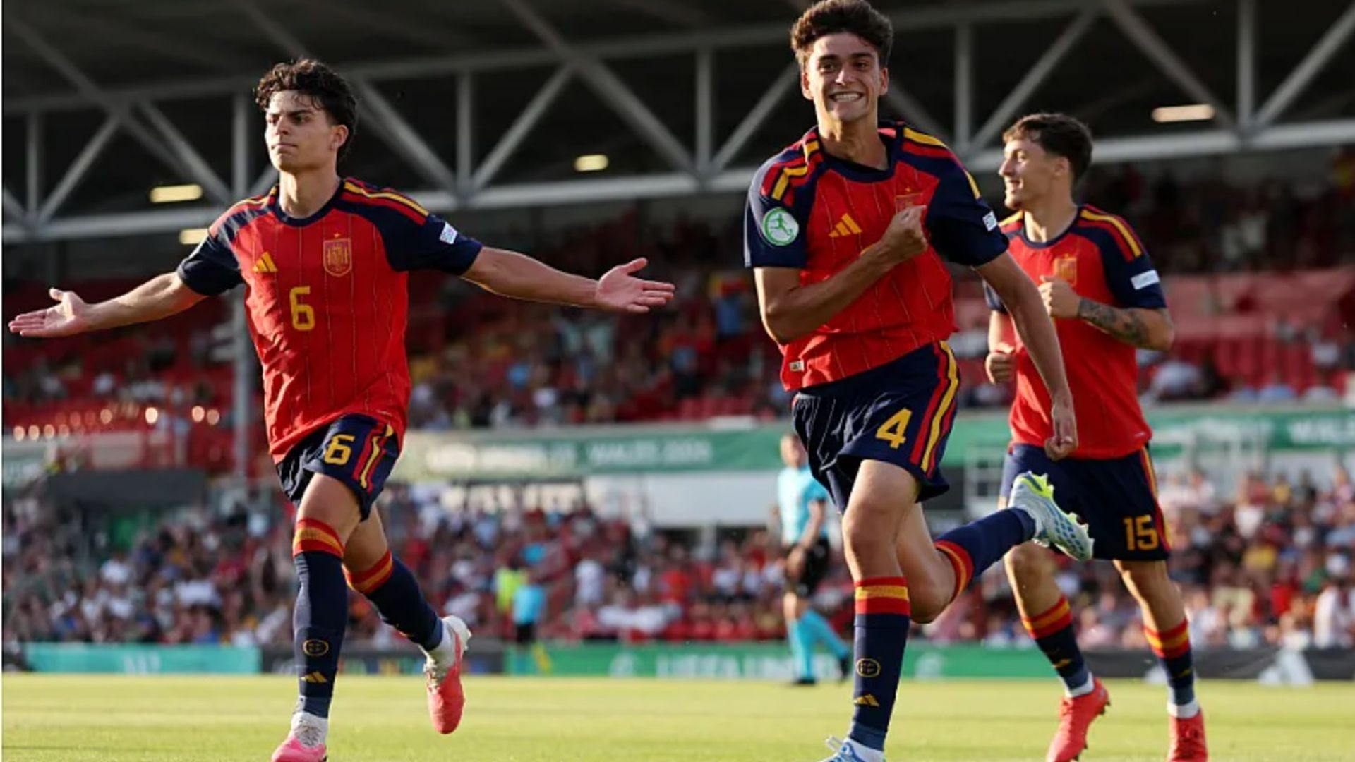 Los jugadores de España celebran uno de los goles ante Alemania.