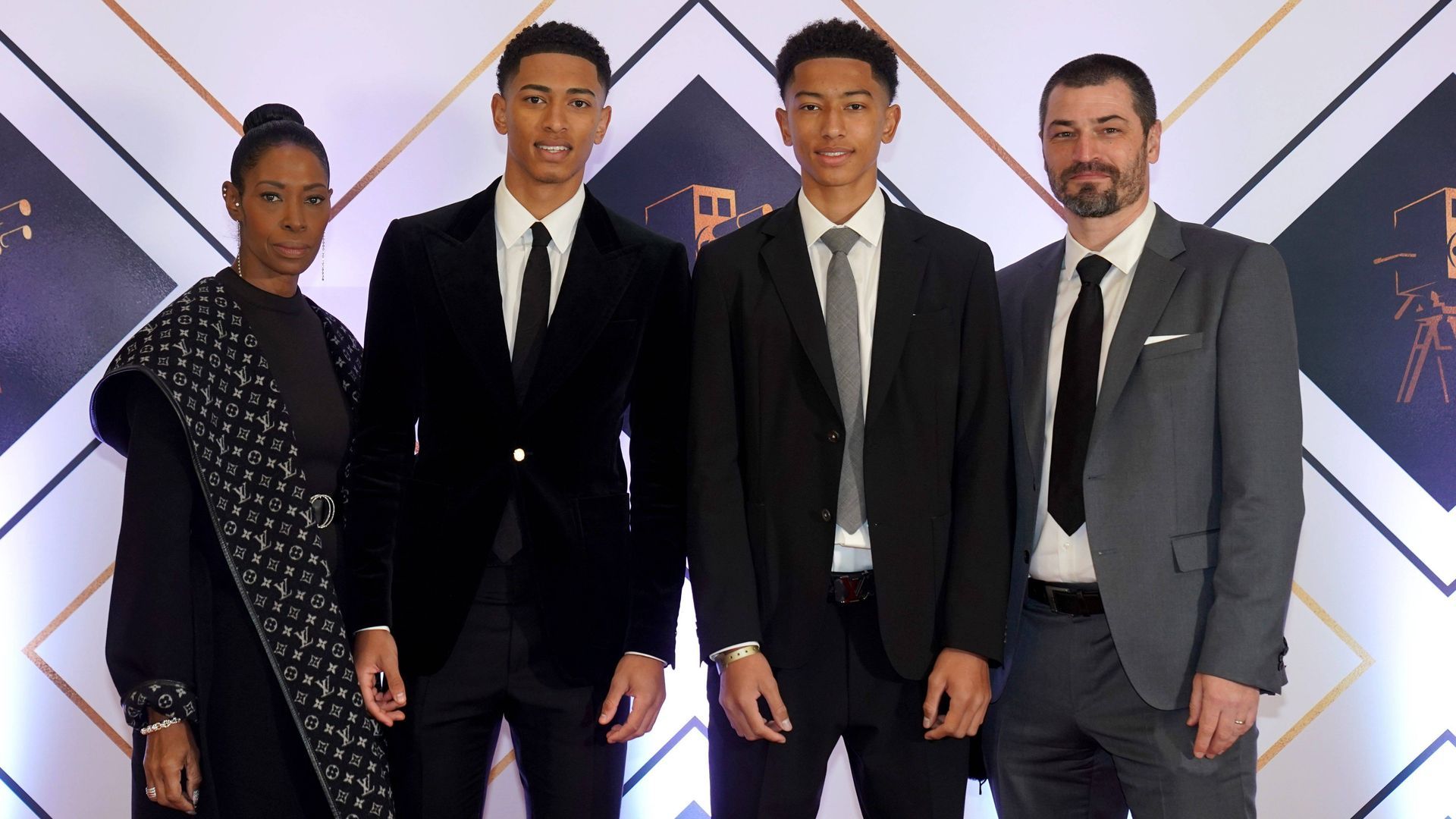 Los padres de Jude Bellingham, Mark y Denise, y su hermano Jobe han jugado un papel clave en su carrera