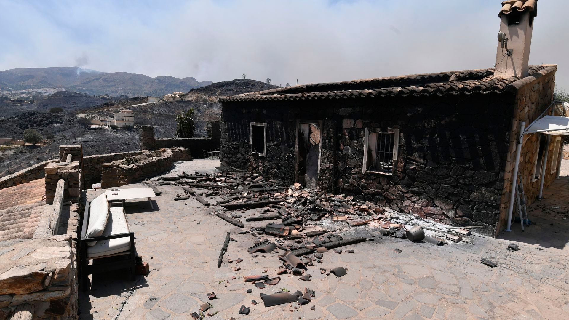 Una casa calcinada por el incendio en Los Gallardos, Almería
