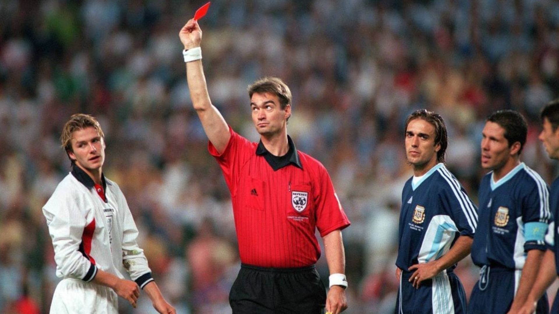 David Beckham, expulsado por una patada a Simeone en el Mundial 98