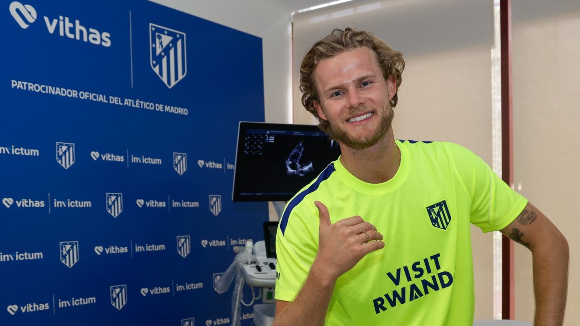Hjulmand posa en su reconocimiento con el Atlético de Madrid Hjulmand posa en su reconocimiento con el Atlético de Madrid