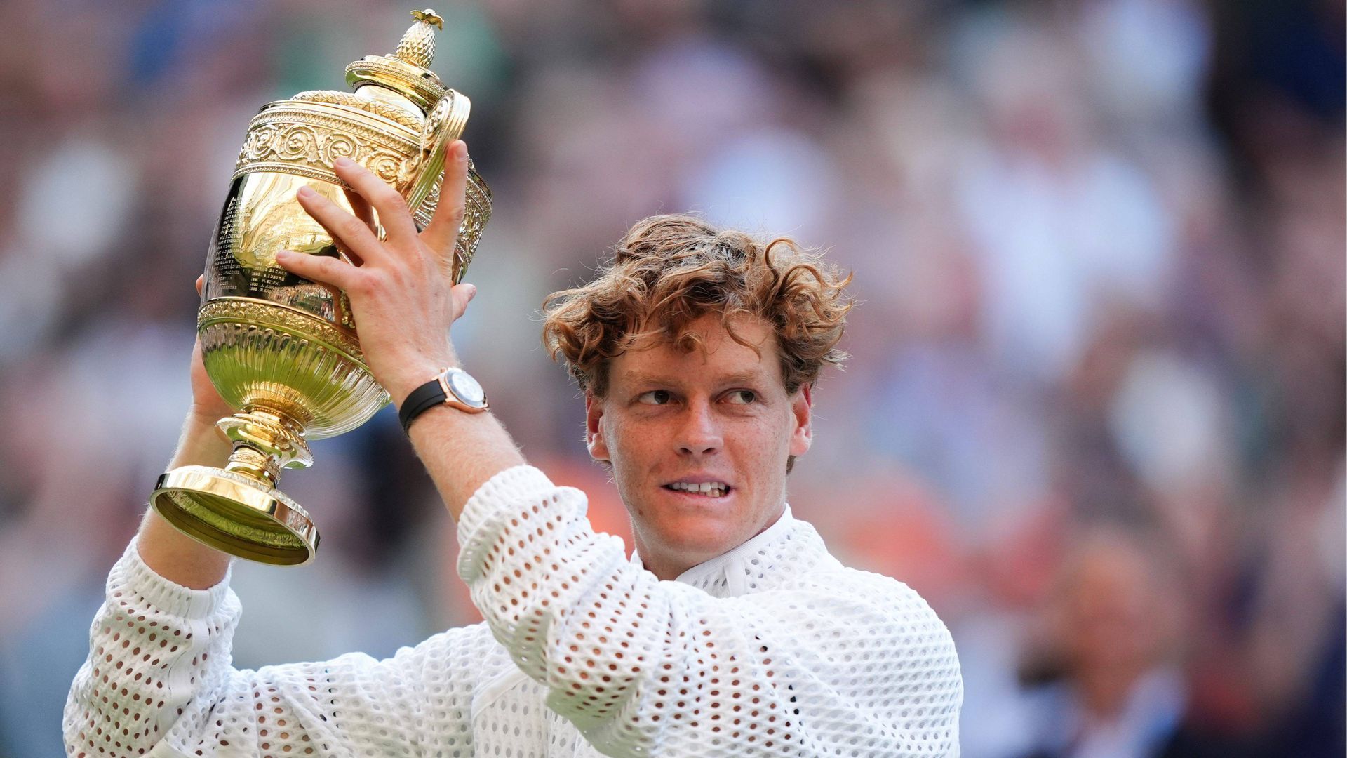 Jannik Sinner posa con el trofeo de Wimbledon 2026 Jannik Sinner posa con el trofeo de Wimbledon 2026