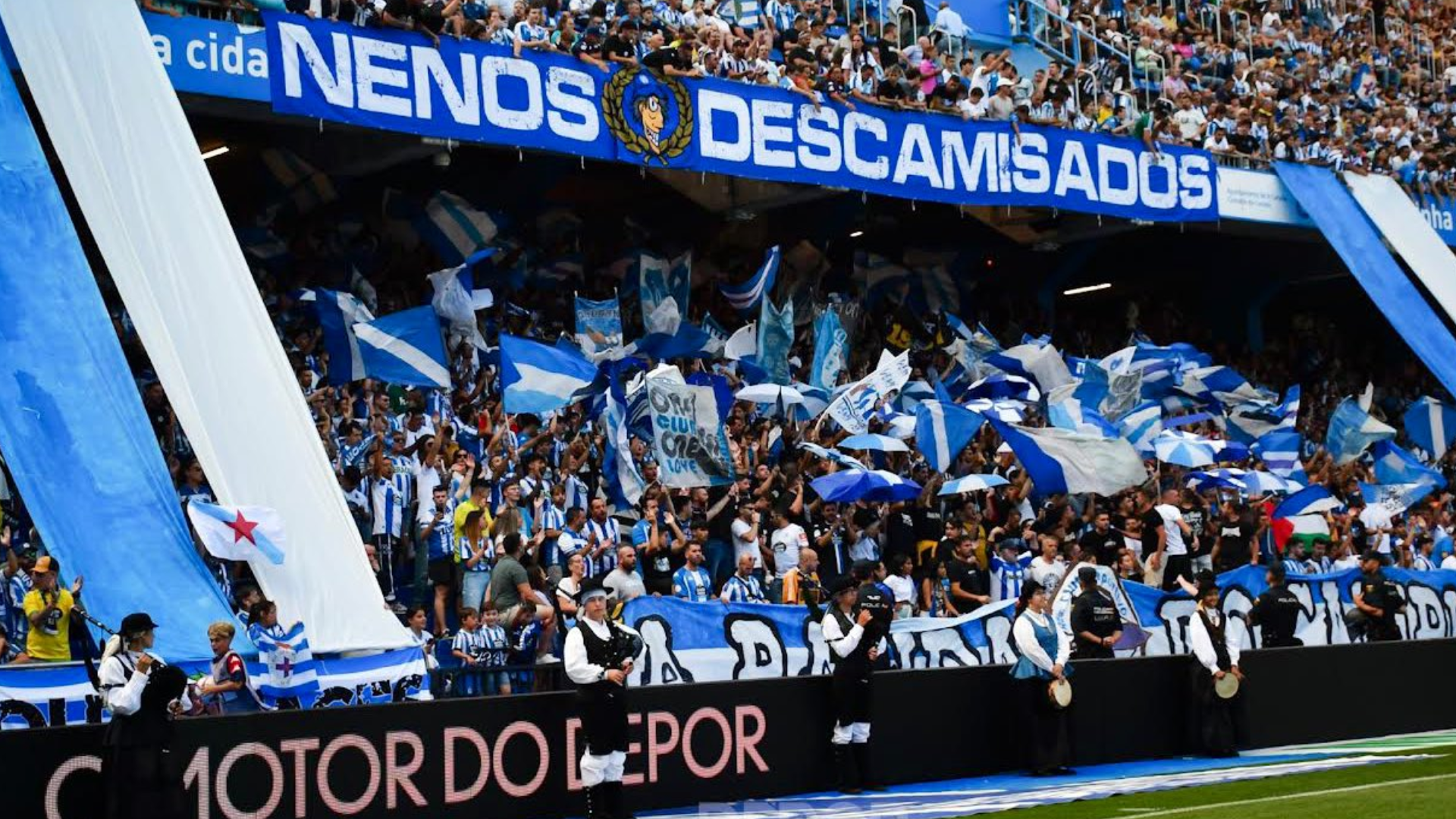Aficionados de Deportivo, en la grada de Riazor Blues Aficionados de Deportivo, en la grada de Riazor Blues