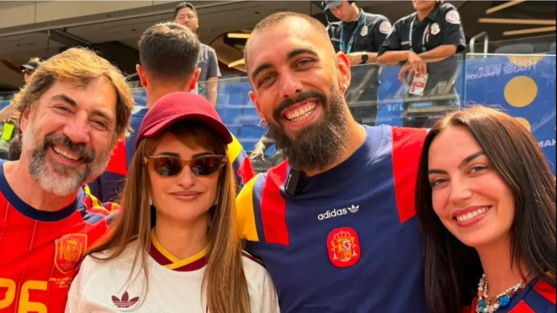 Borja Iglesias y su pareja, María Valero, junto a Penélope Cruz y Javier Bardem Borja Iglesias y su pareja, María Valero, junto a Penélope Cruz y Javier Bardem