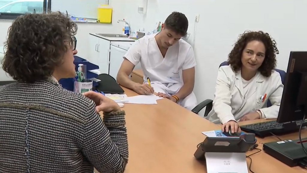 Las listas de espera lastran la sanidad pública: la cita con el médico de familia tarda una media de 10 días